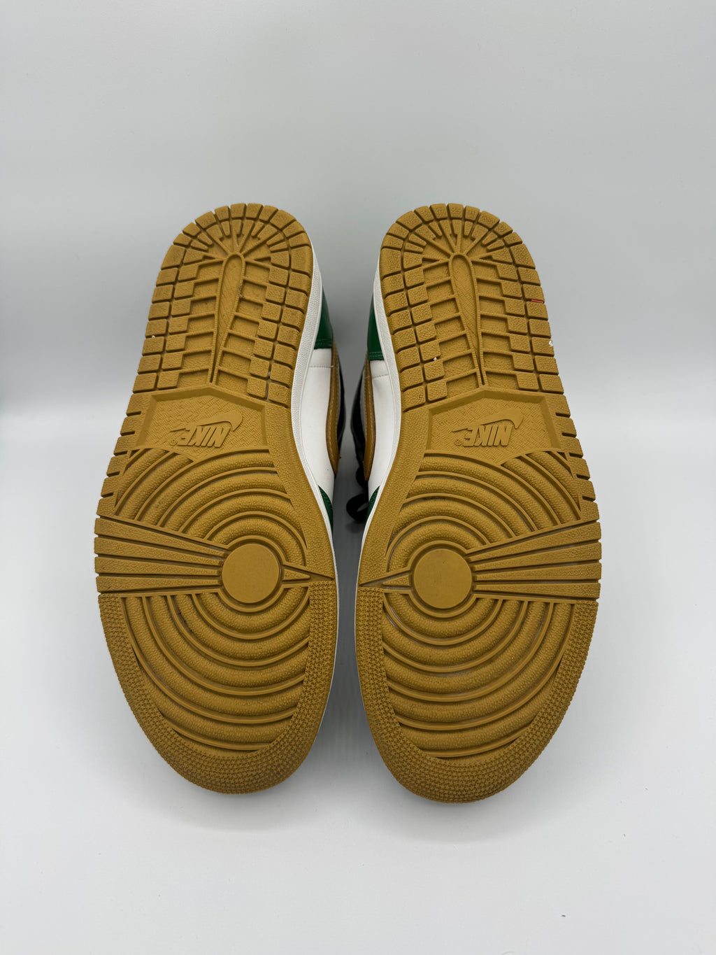 Jordan 1 OG Celtics - 42Eu (USED)