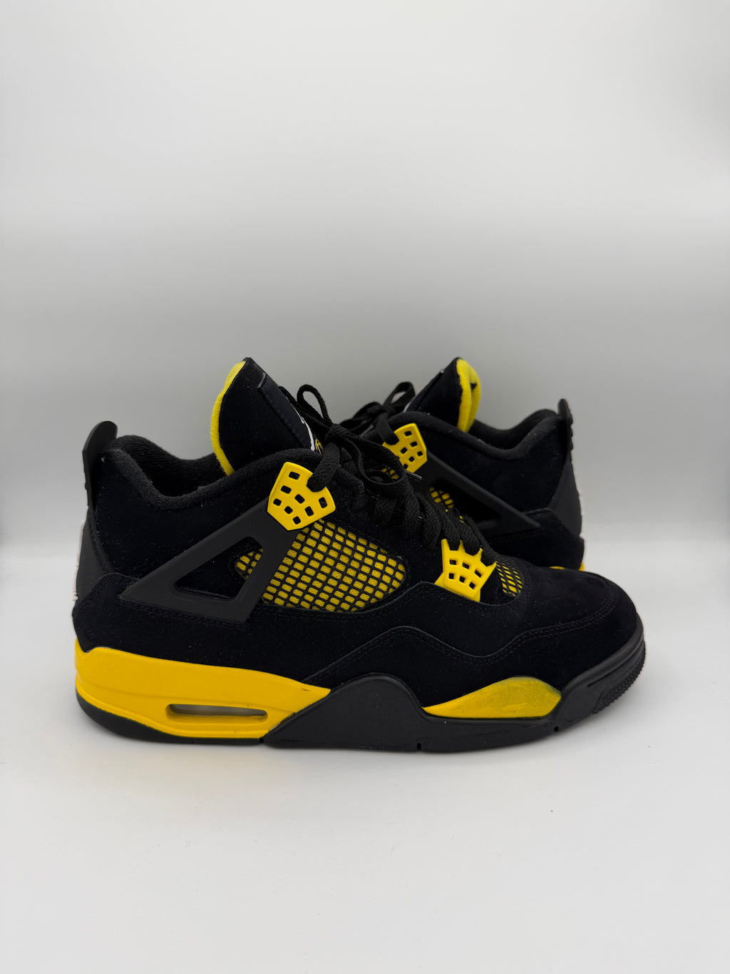 Jordan 4 Retro Thunder Yellow - 42,5Eu (USED)