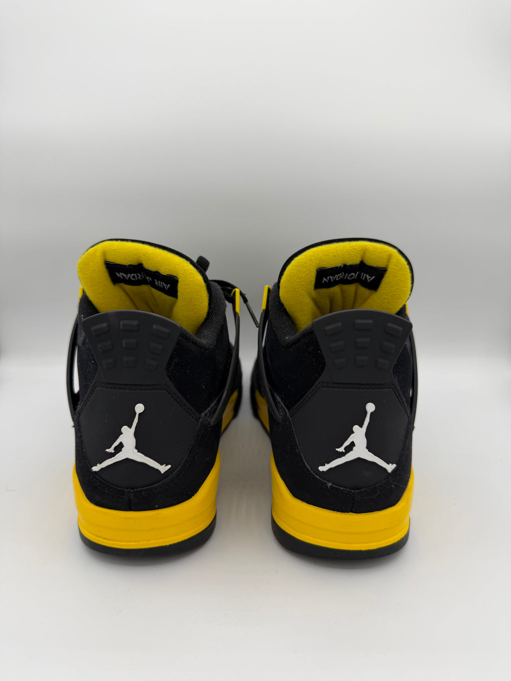 Jordan 4 Retro Thunder Yellow - 42,5Eu (USED)