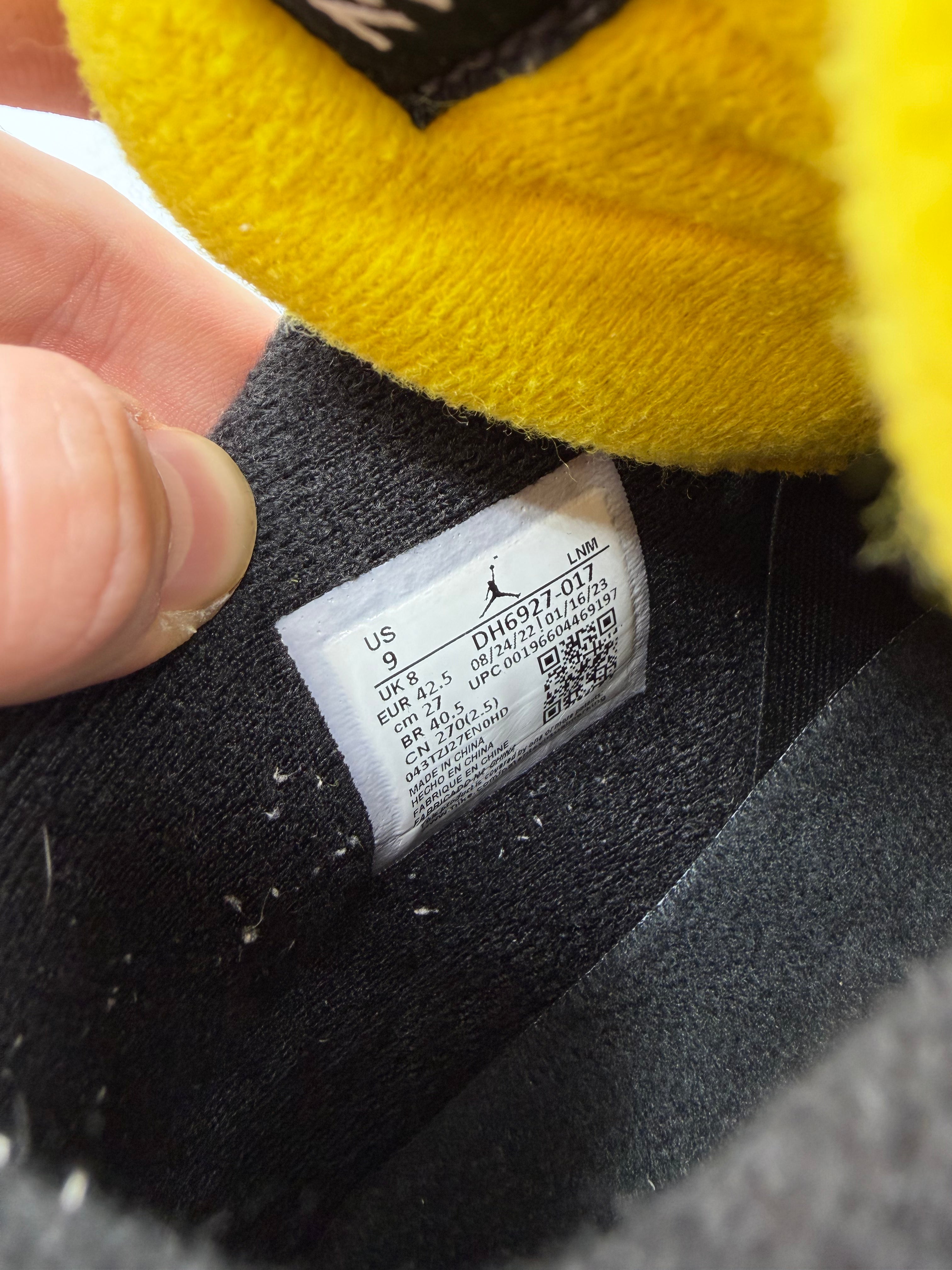 Jordan 4 Retro Thunder Yellow - 42,5Eu (USED)