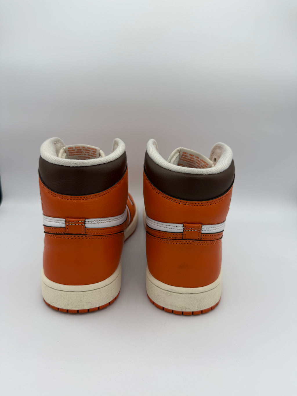 Jordan 1 Retro High OG Starfish - 42,5Eu (USED)