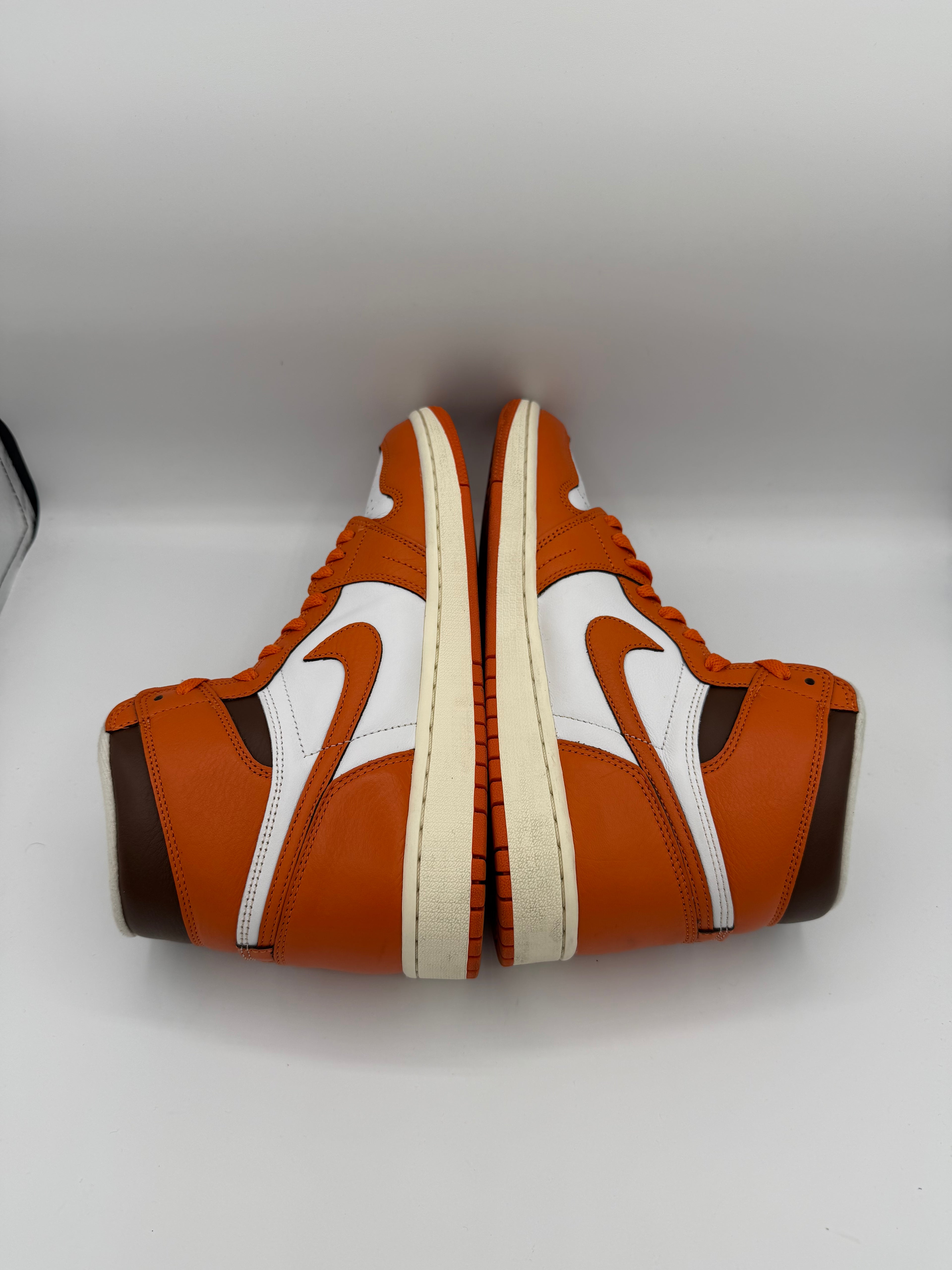 Jordan 1 Retro High OG Starfish - 42,5Eu (USED)