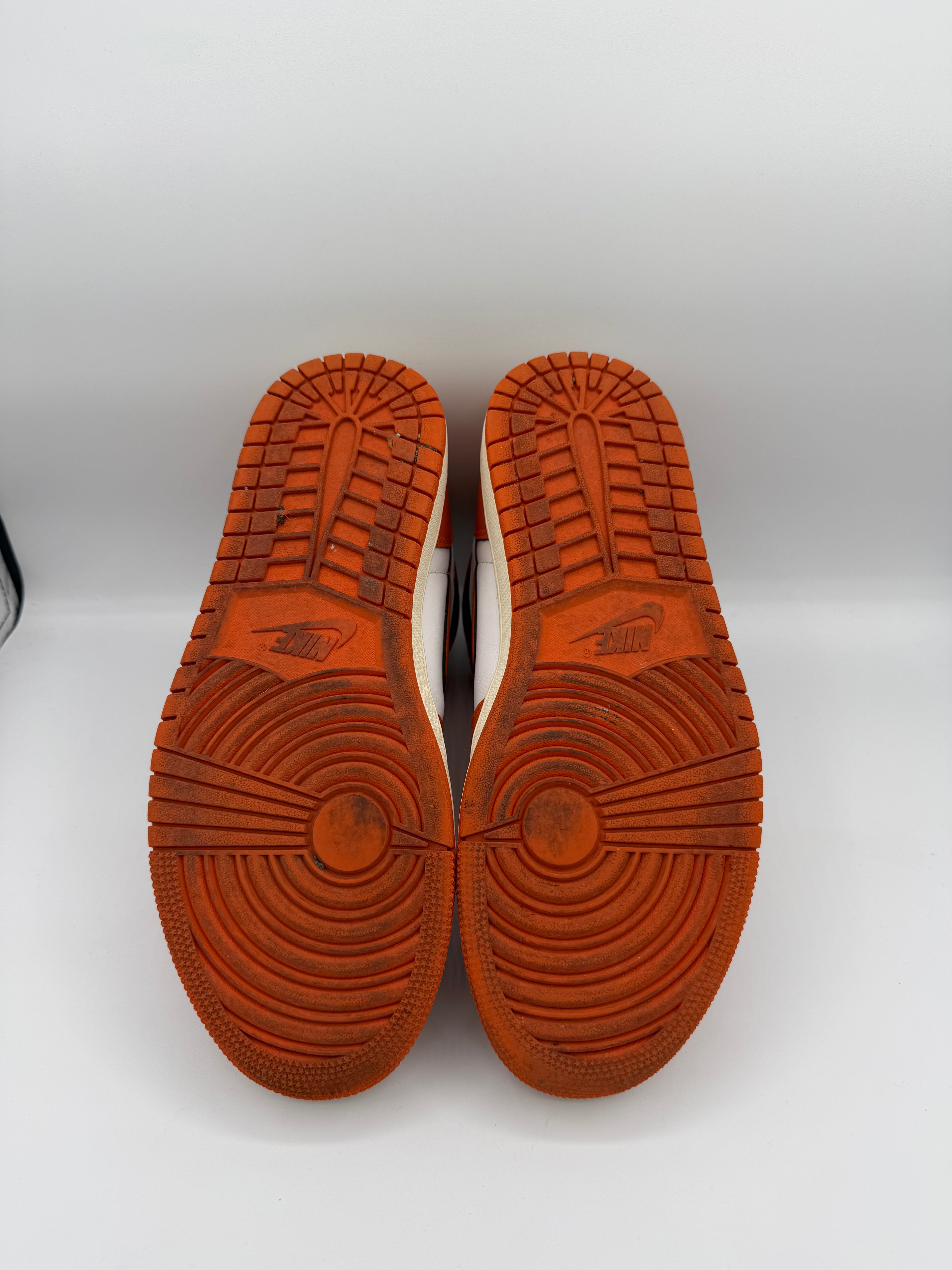 Jordan 1 Retro High OG Starfish - 42,5Eu (USED)