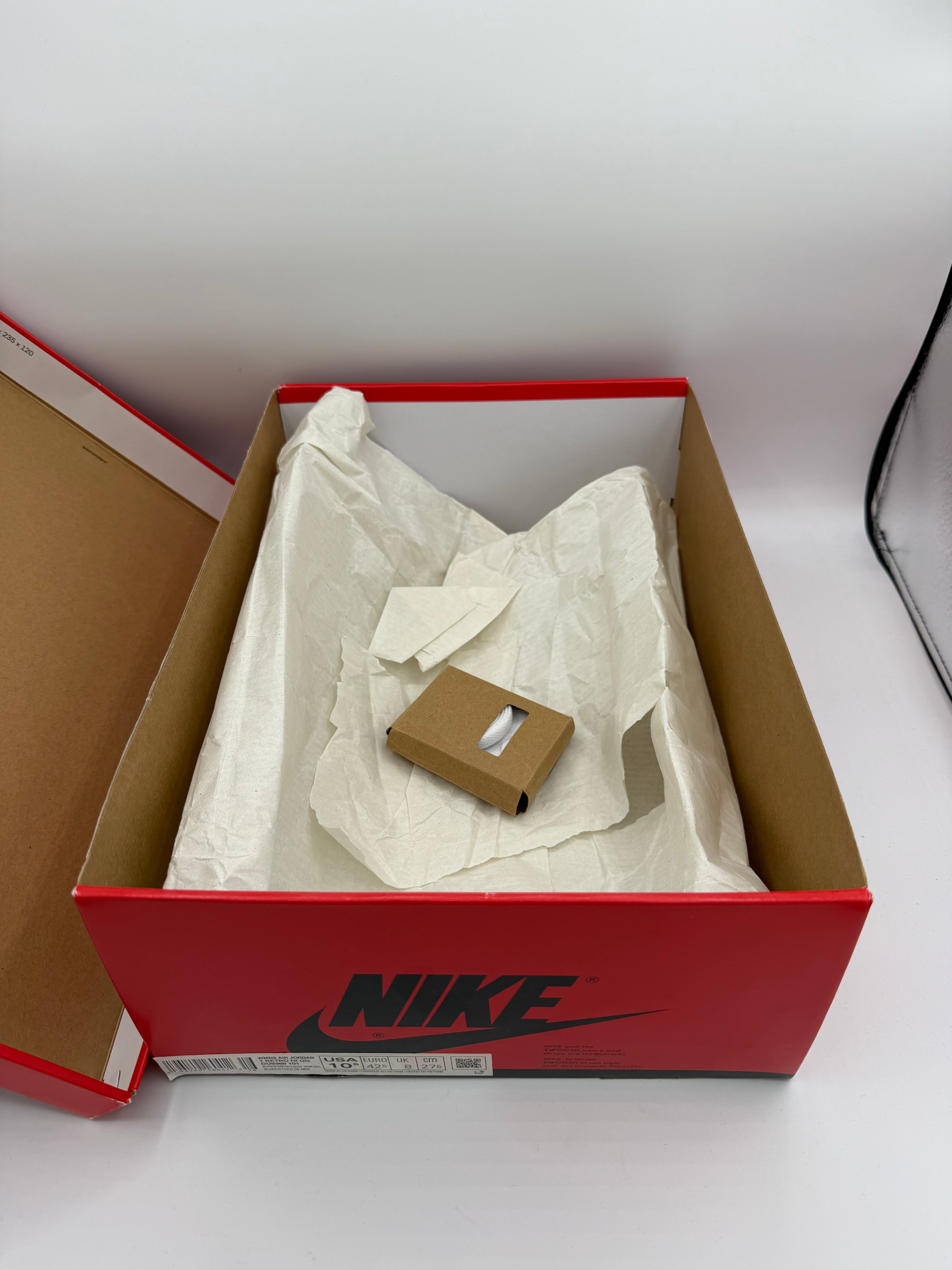 Jordan 1 Retro High OG Starfish - 42,5Eu (USED)