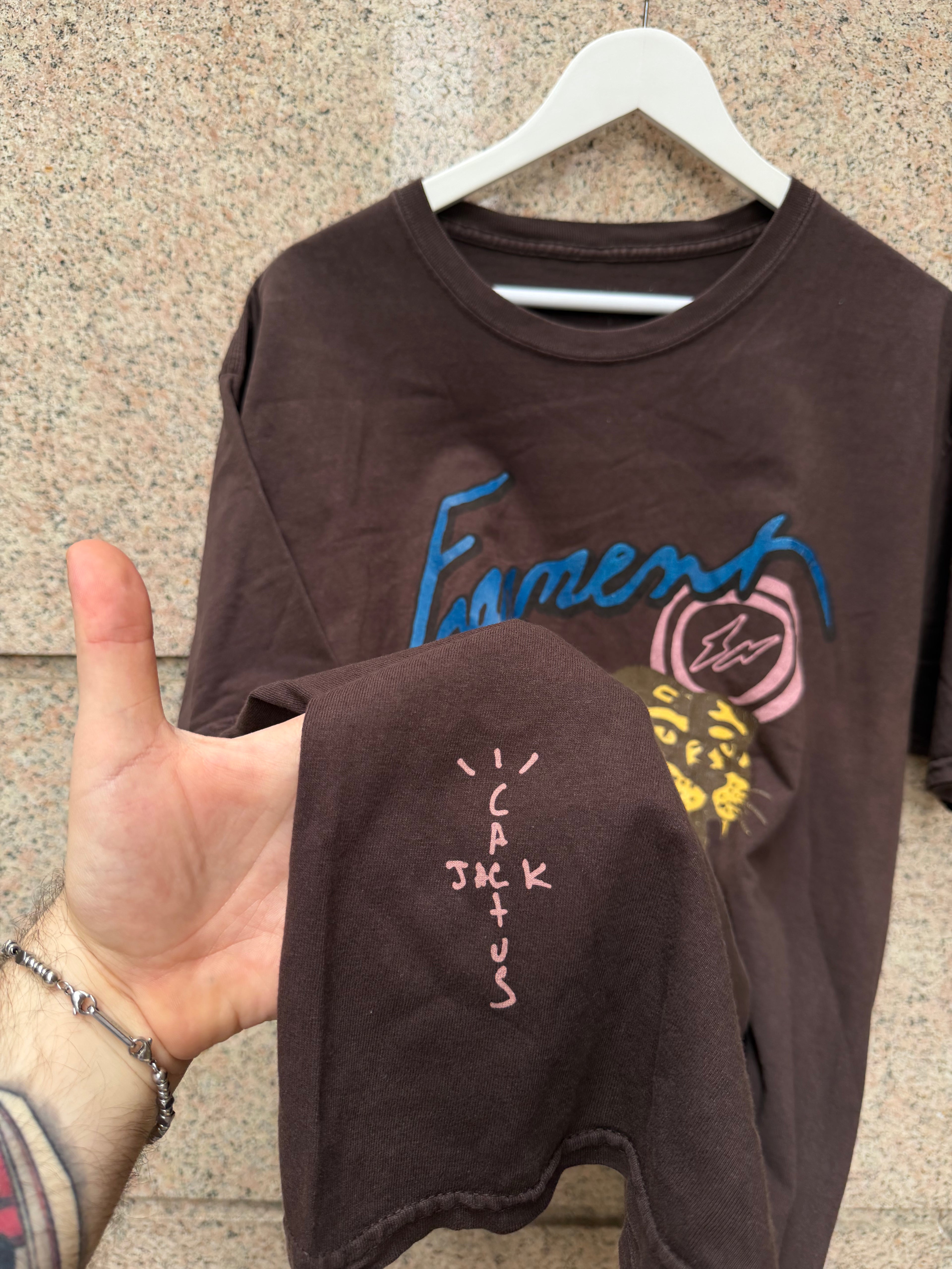 Travis Scott X Fragment T- Shirt Brown - L (USED)