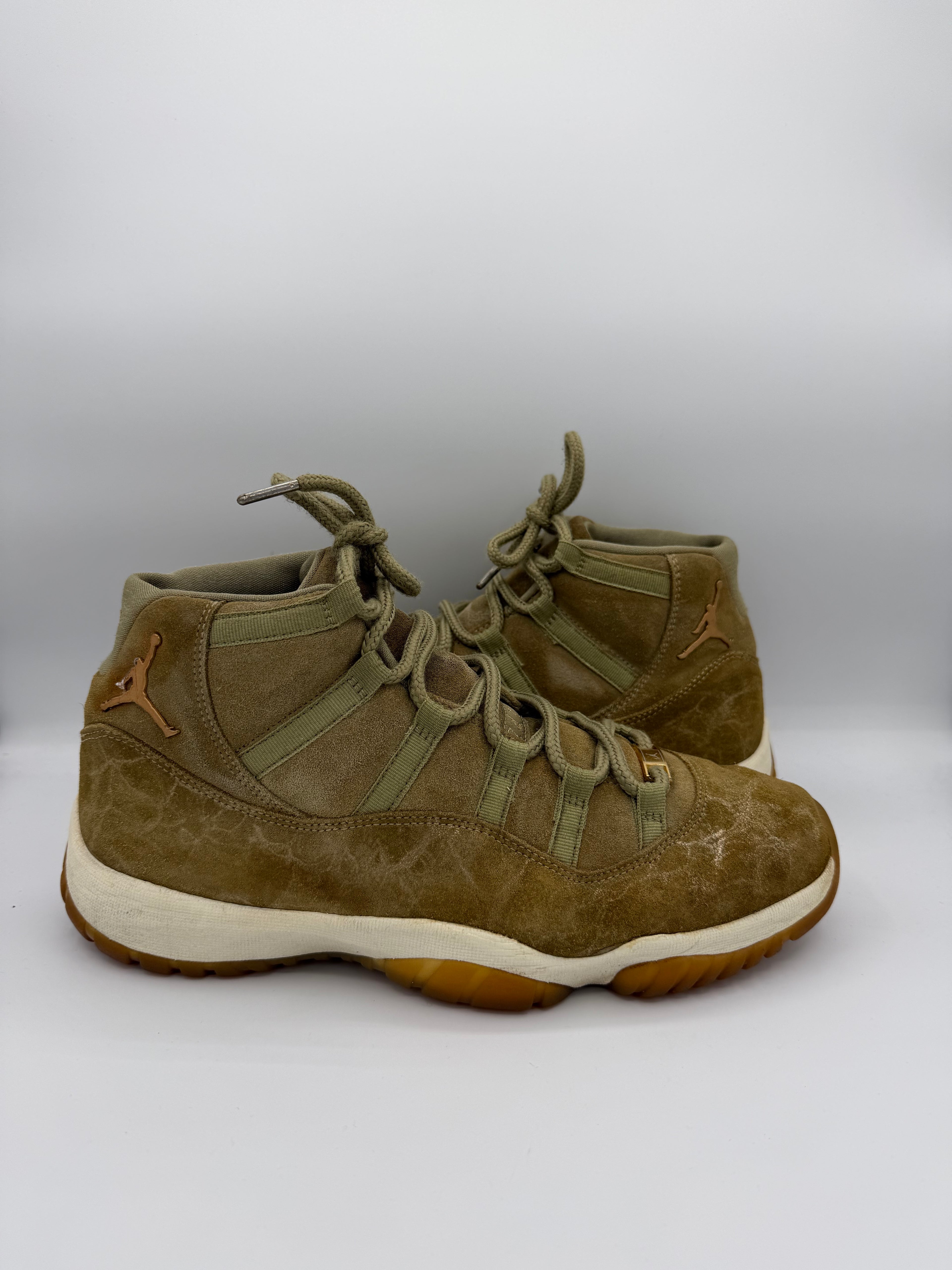 Jordan 11 Retro Neutral Olive W - 44,5Eu (USED)