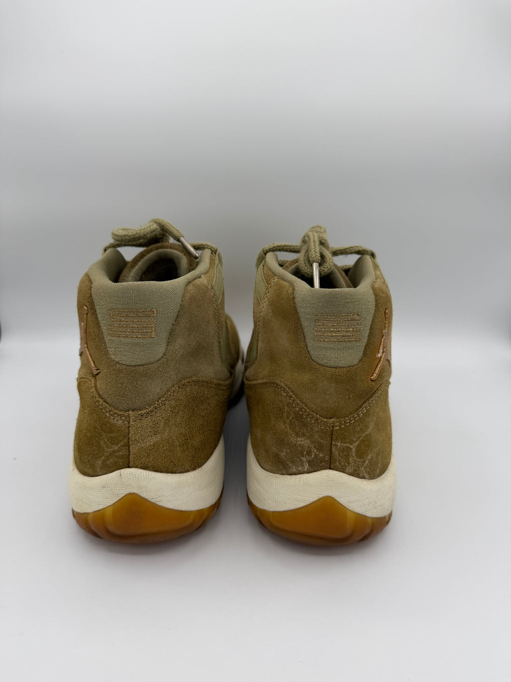 Jordan 11 Retro Neutral Olive W - 44,5Eu (USED)