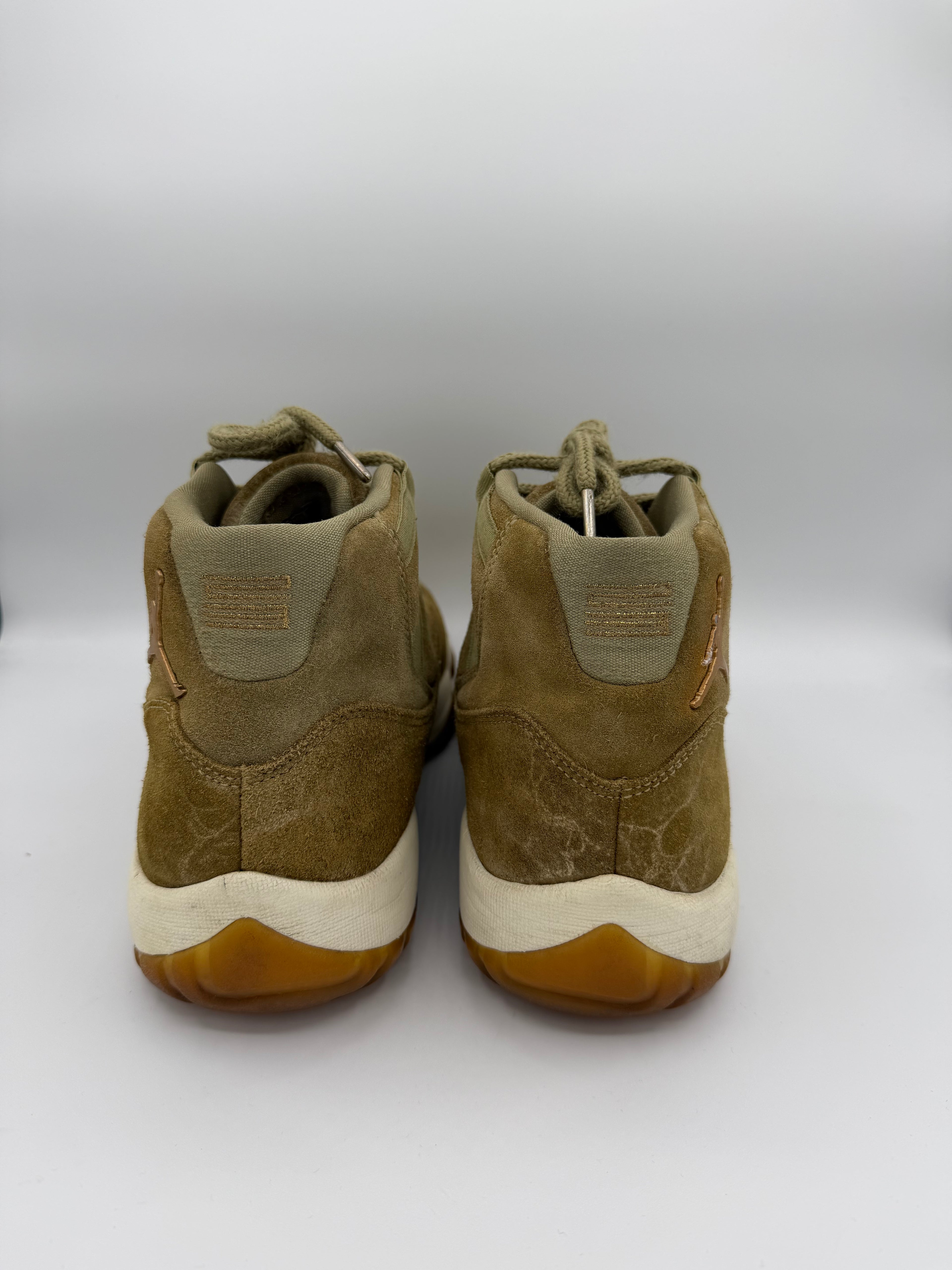 Jordan 11 Retro Neutral Olive W - 44,5Eu (USED)