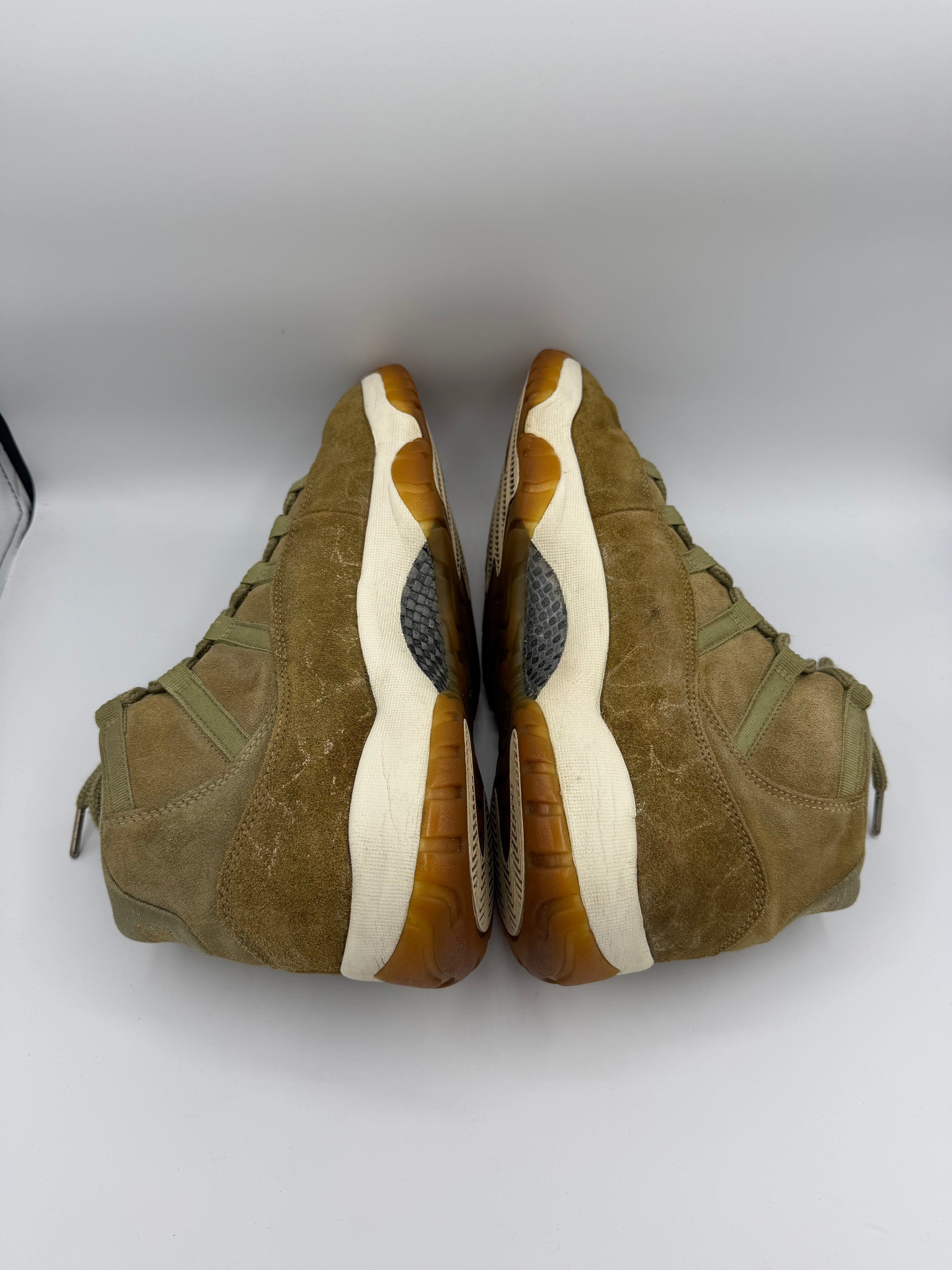 Jordan 11 Retro Neutral Olive W - 44,5Eu (USED)