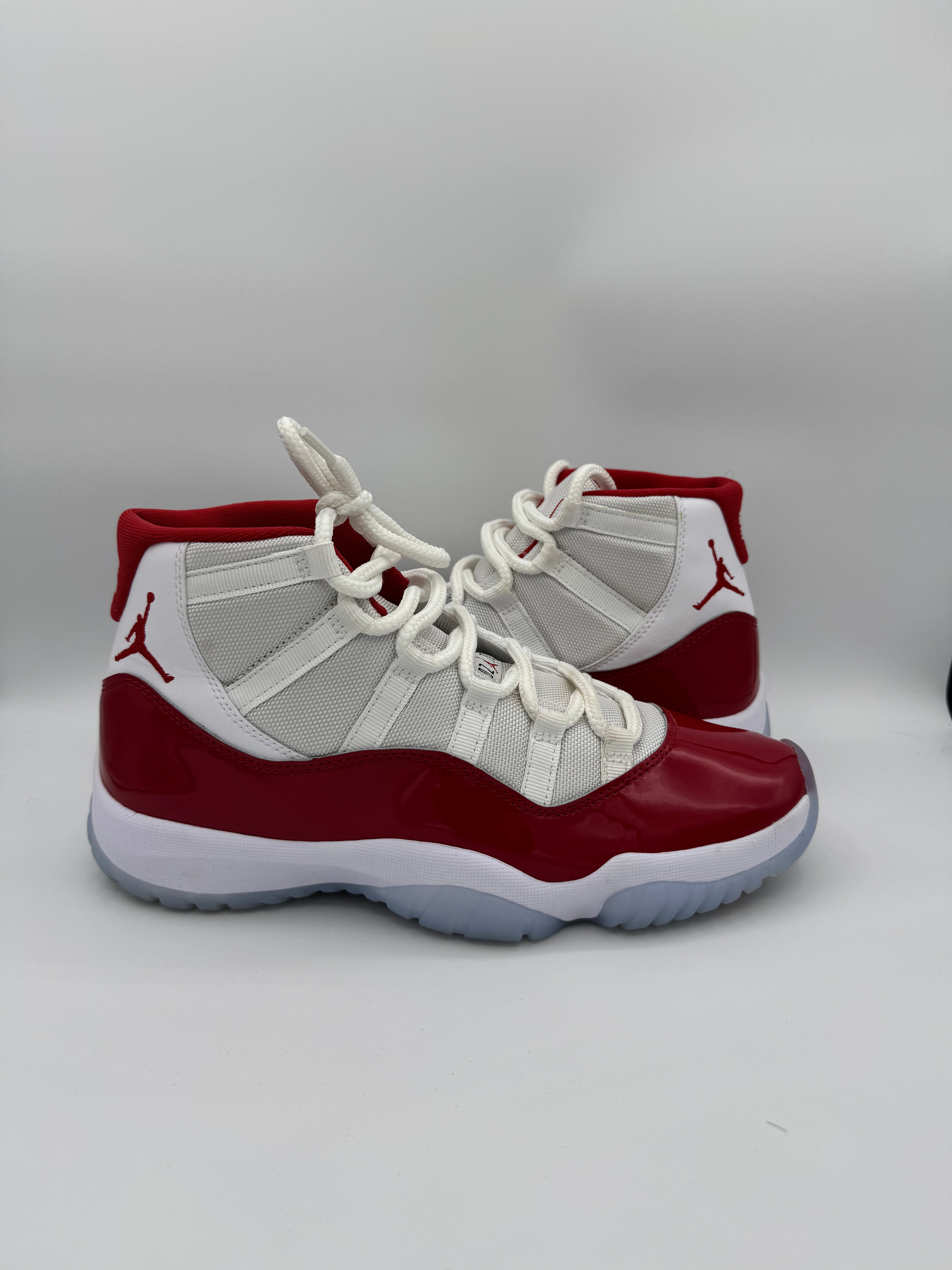 Jordan 11 Retro Cherry - 42Eu (USED)