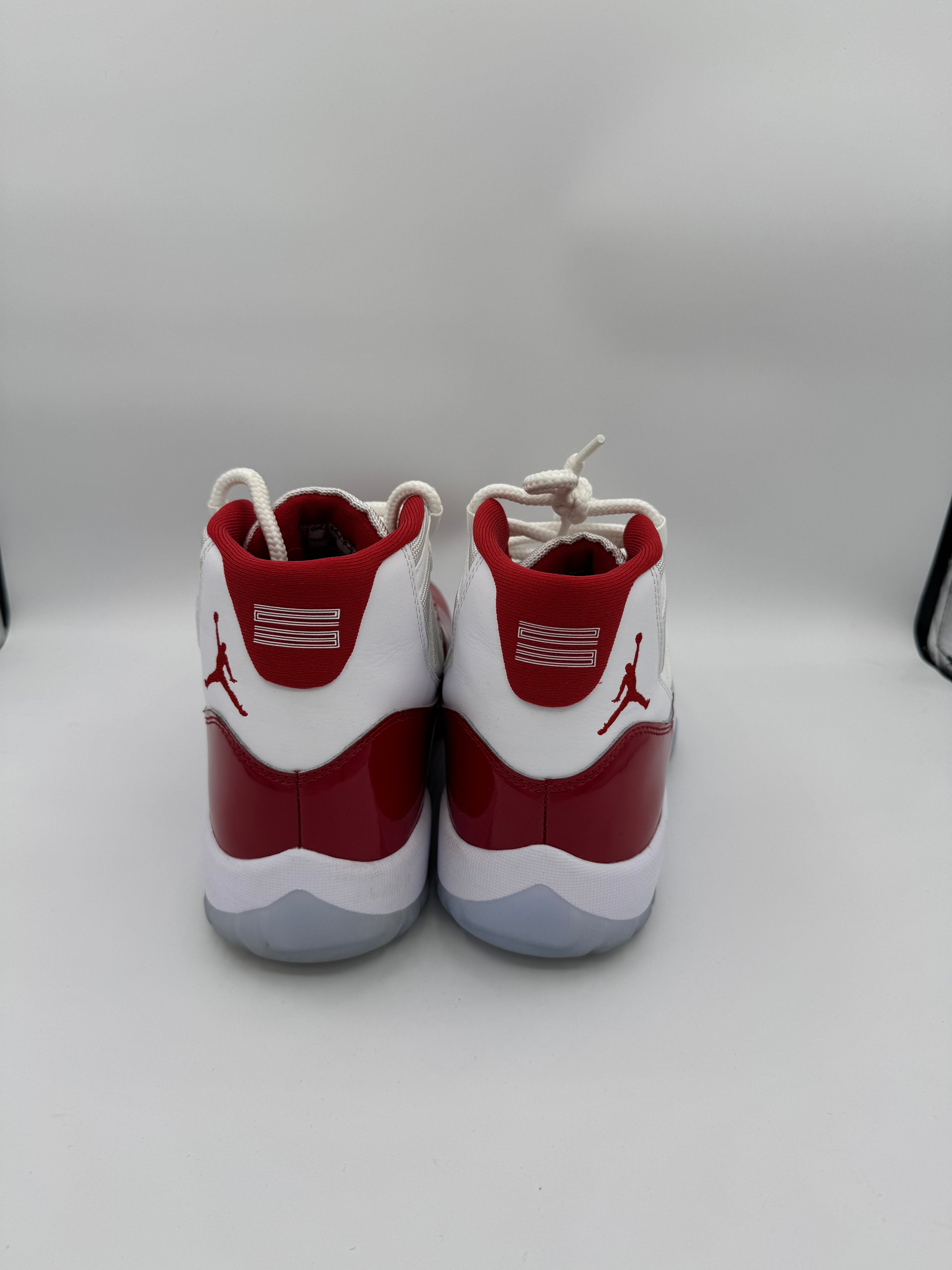 Jordan 11 Retro Cherry - 42Eu (USED)