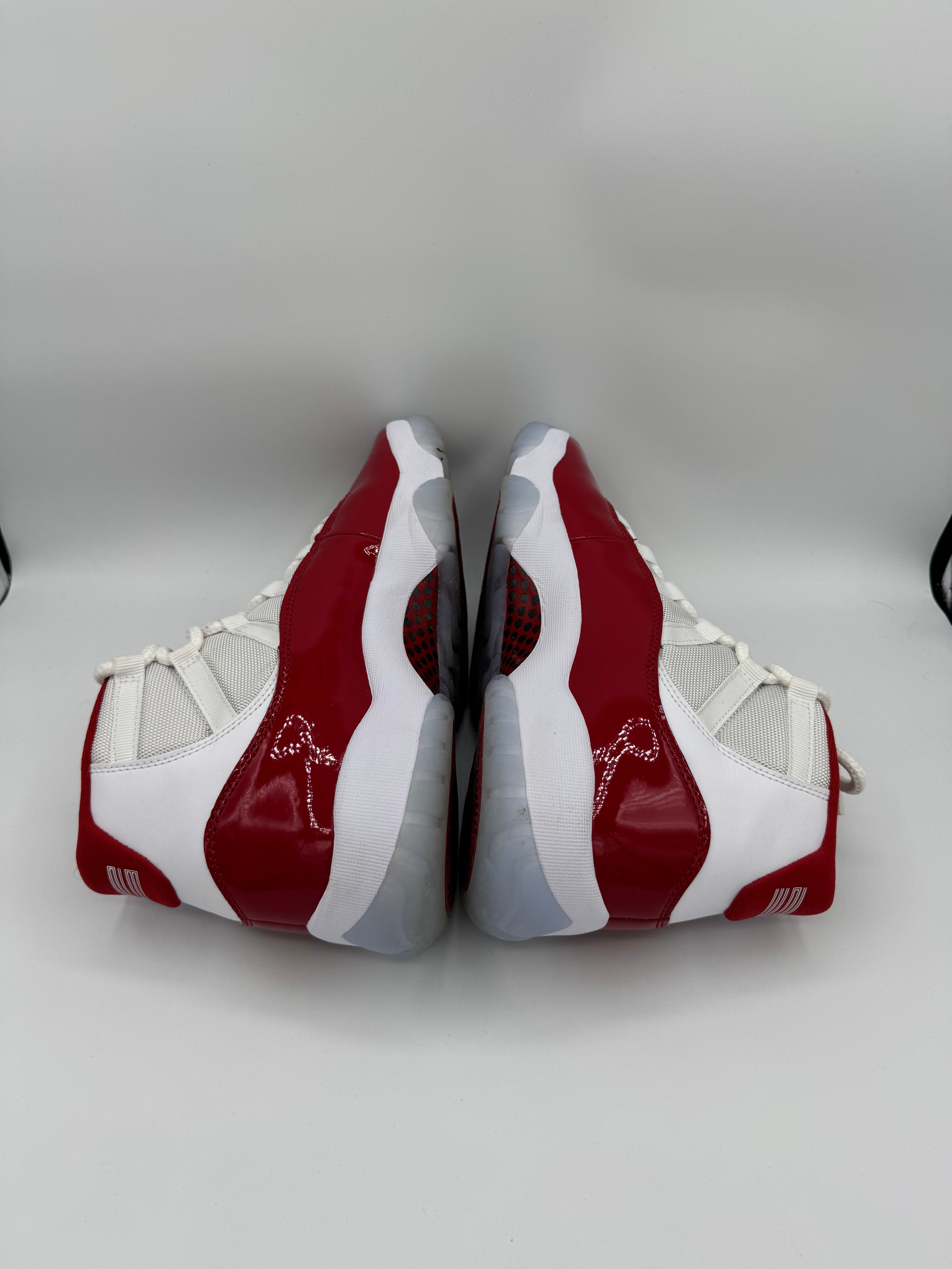 Jordan 11 Retro Cherry - 42Eu (USED)