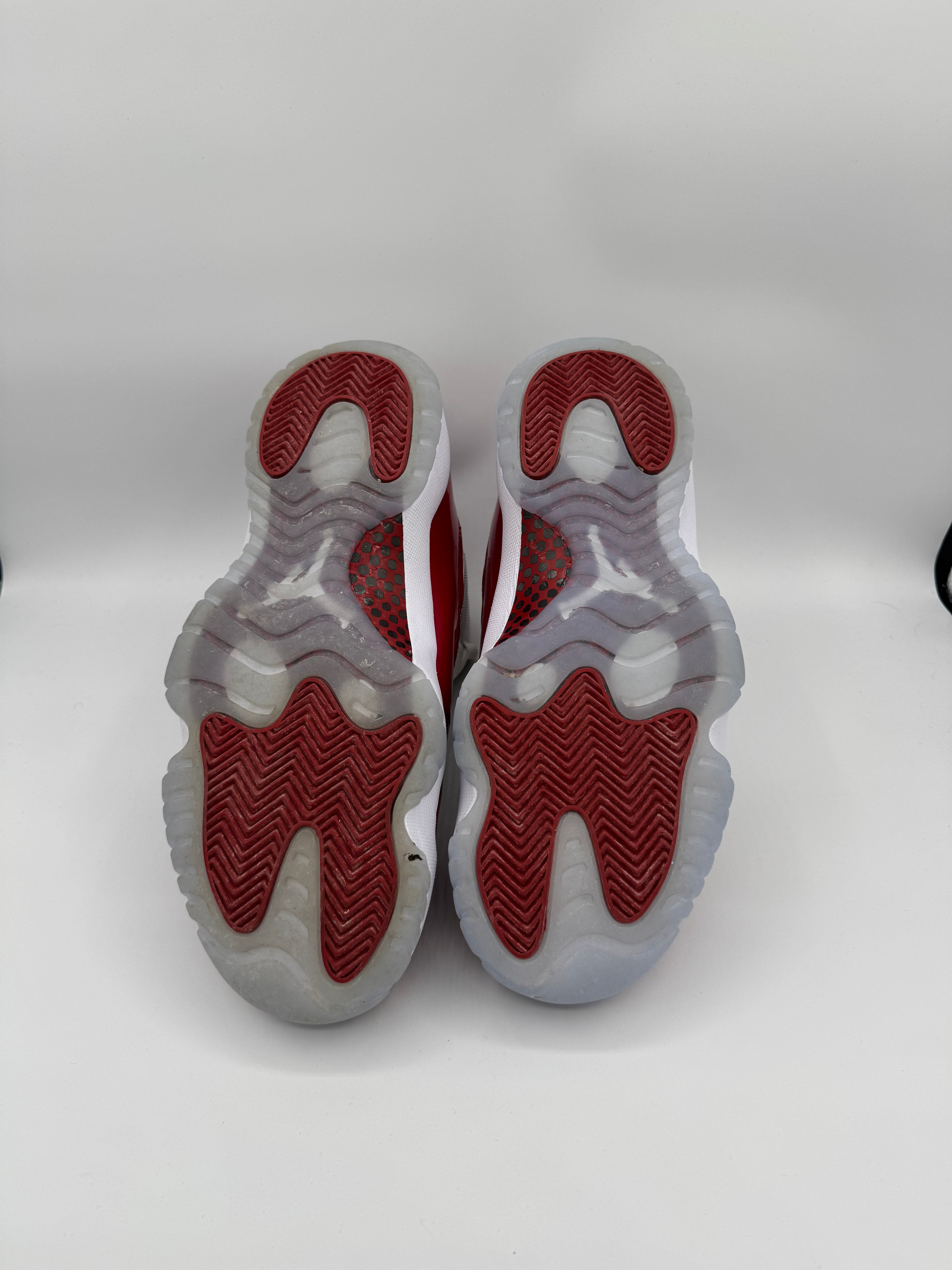 Jordan 11 Retro Cherry - 42Eu (USED)