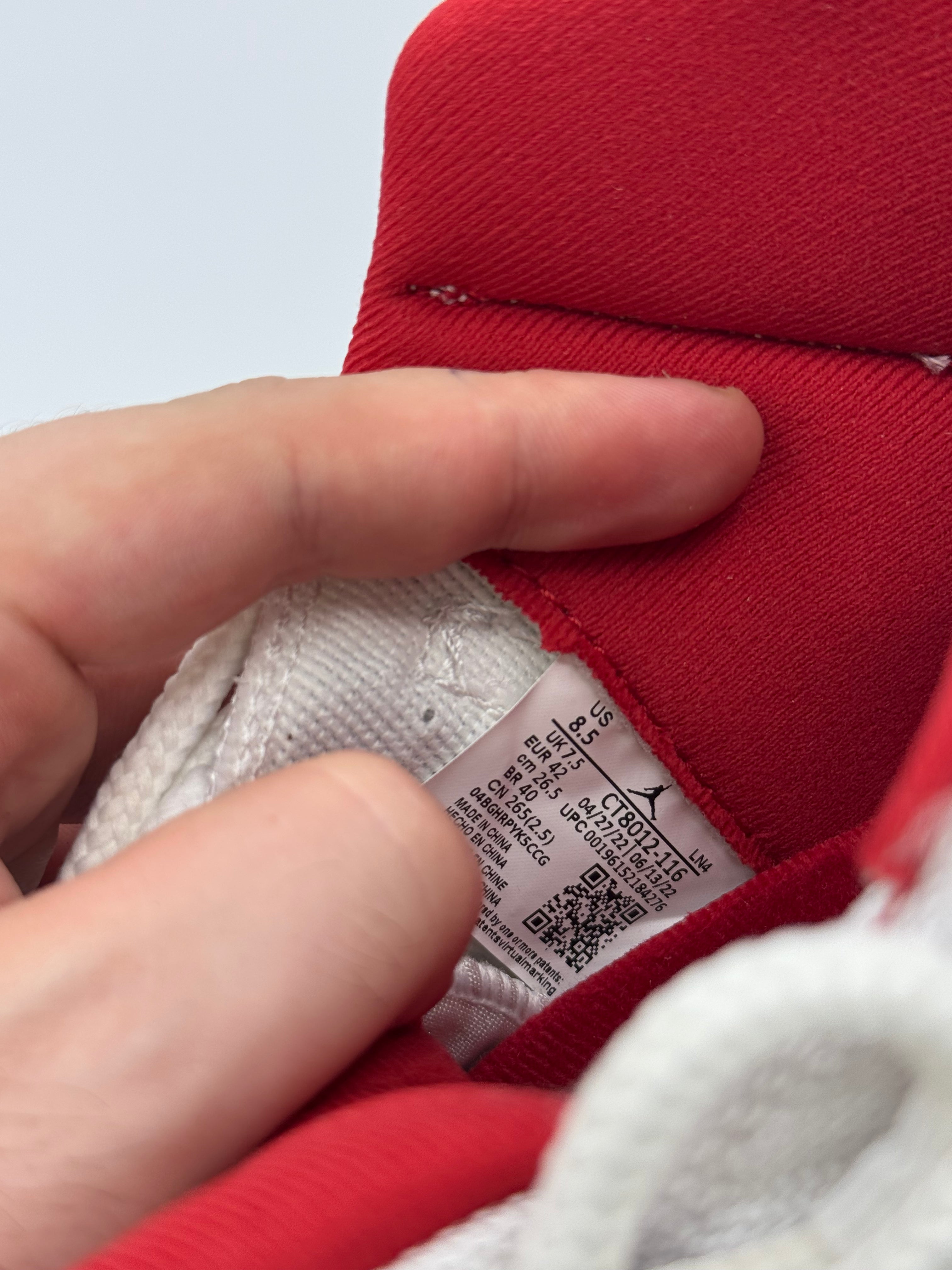 Jordan 11 Retro Cherry - 42Eu (USED)