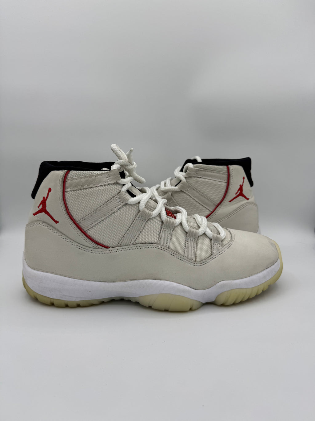 Jordan 11 Retro Platinum Tint - 44Eu (USED)