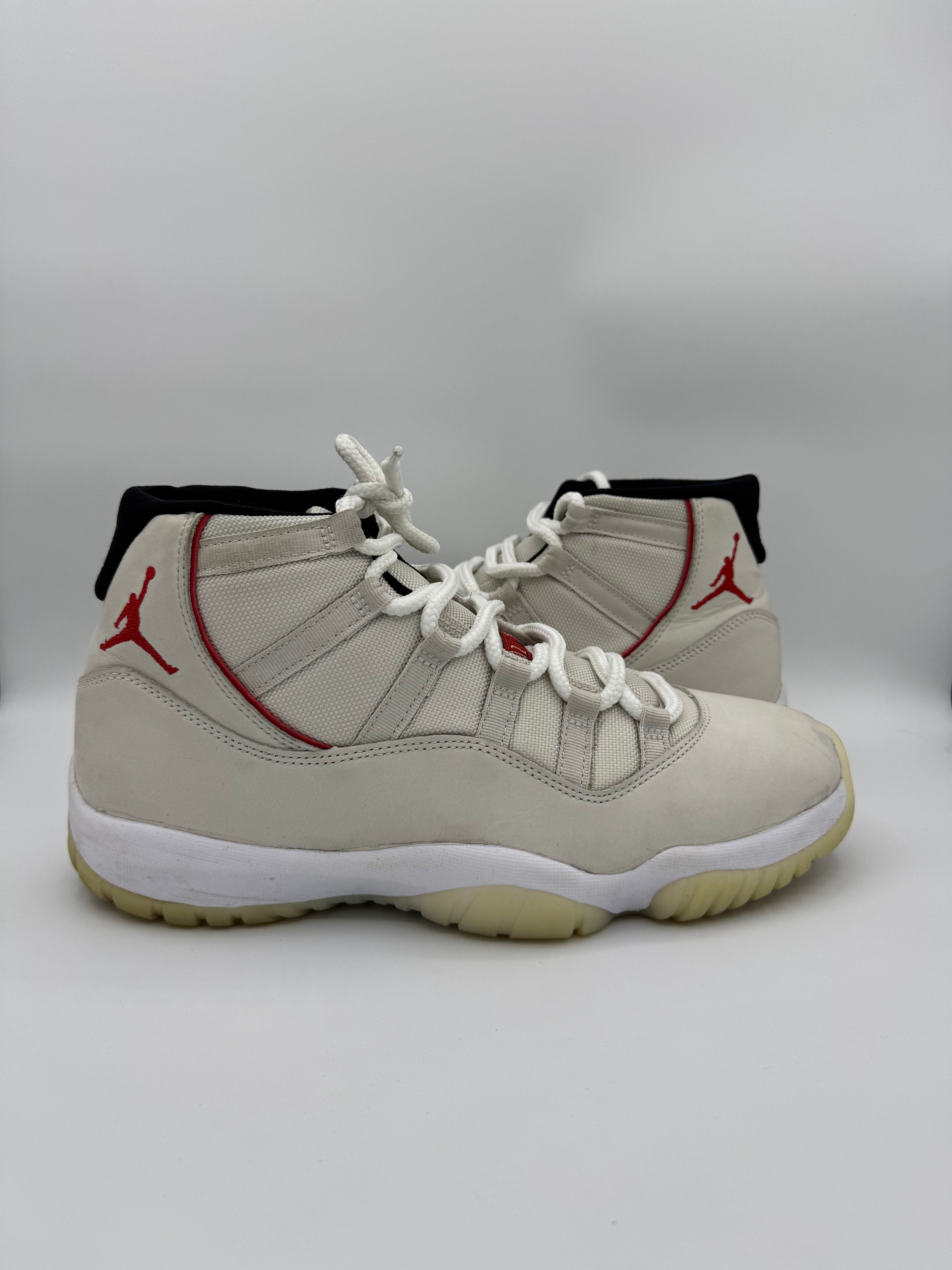 Jordan 11 Retro Platinum Tint - 44Eu (USED)