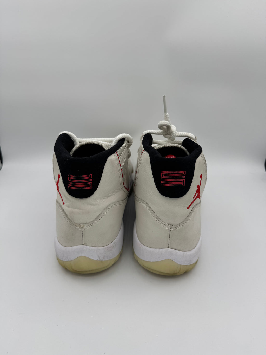 Jordan 11 Retro Platinum Tint - 44Eu (USED)