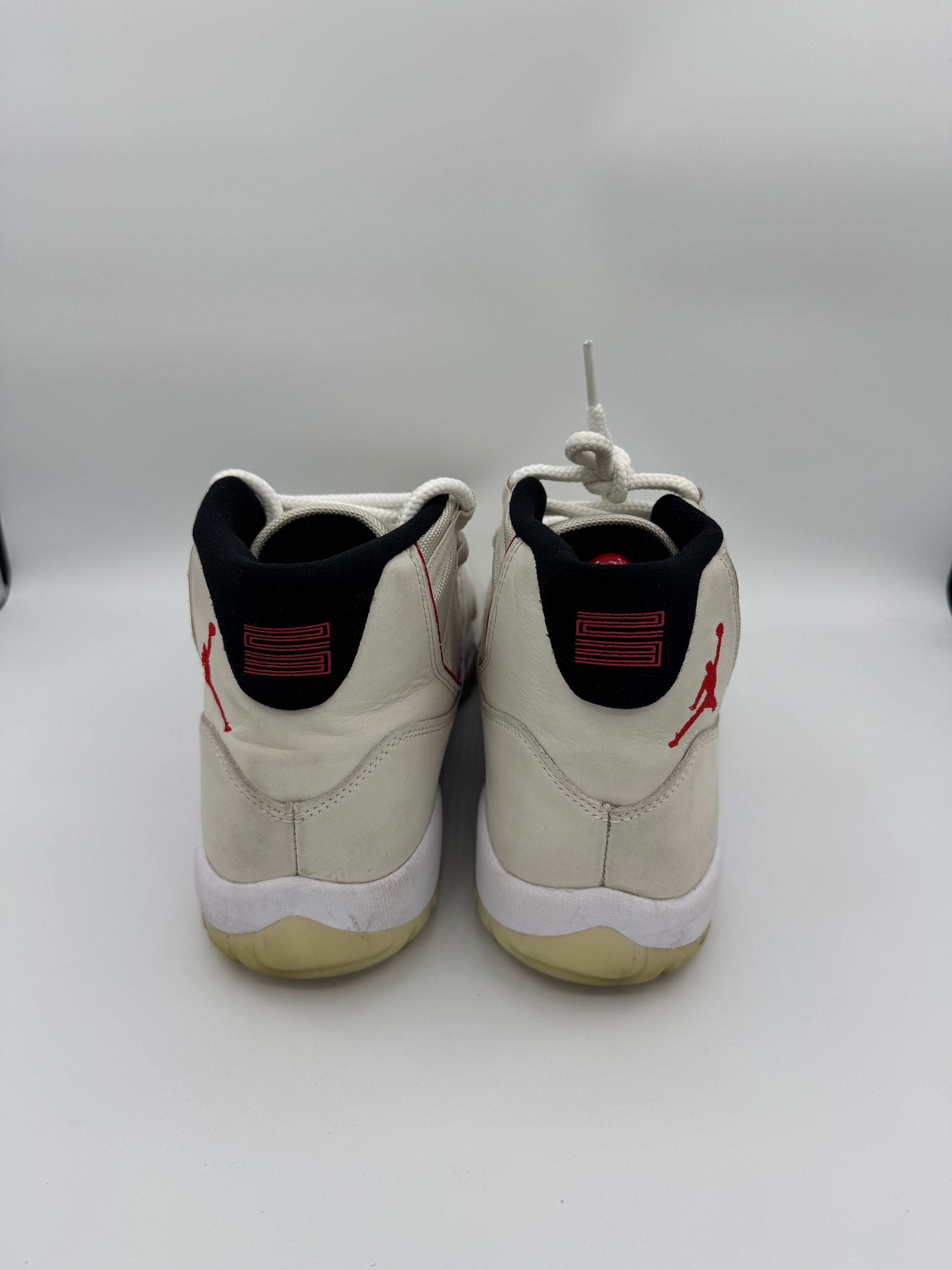 Jordan 11 Retro Platinum Tint - 44Eu (USED)