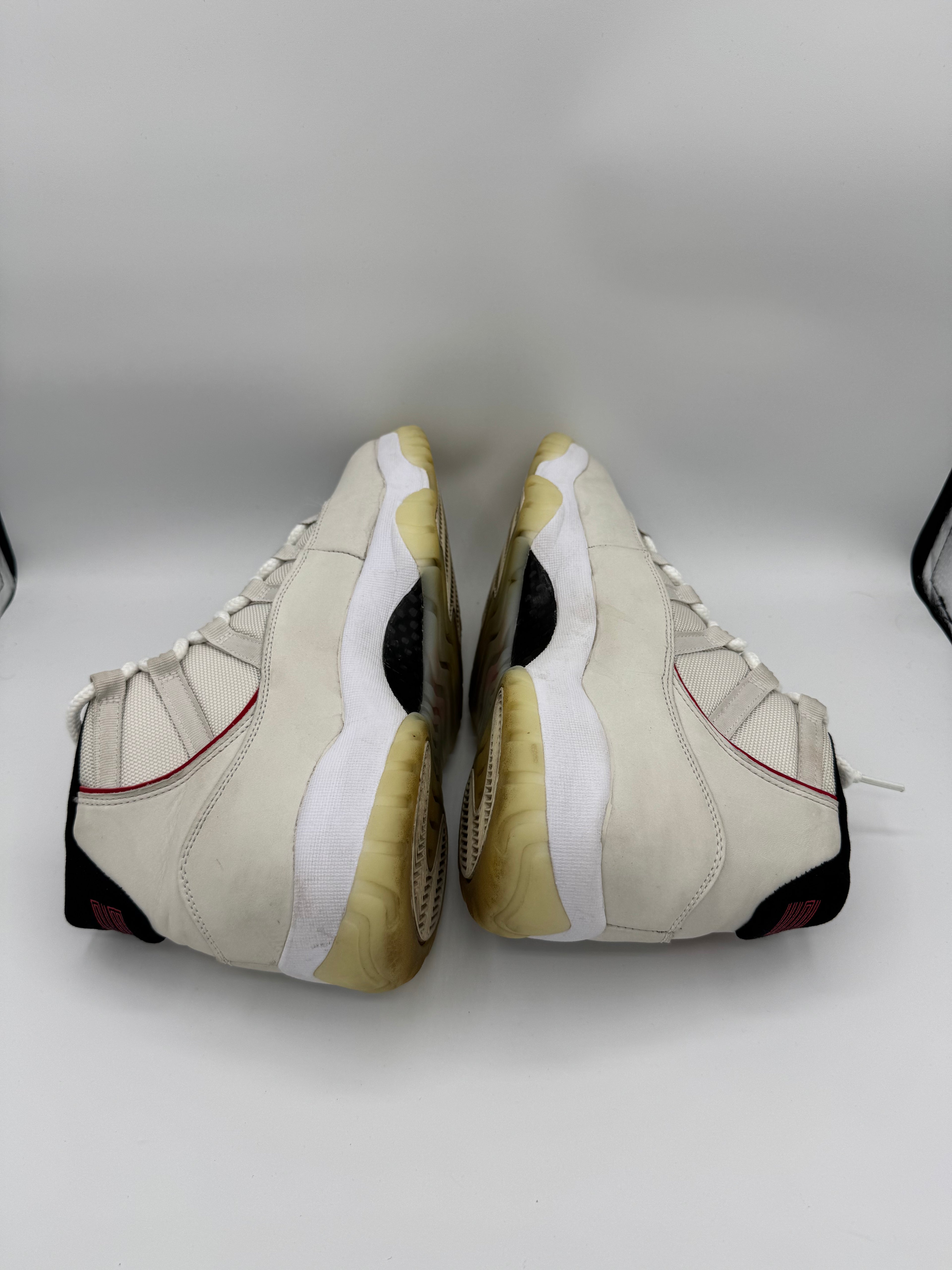Jordan 11 Retro Platinum Tint - 44Eu (USED)