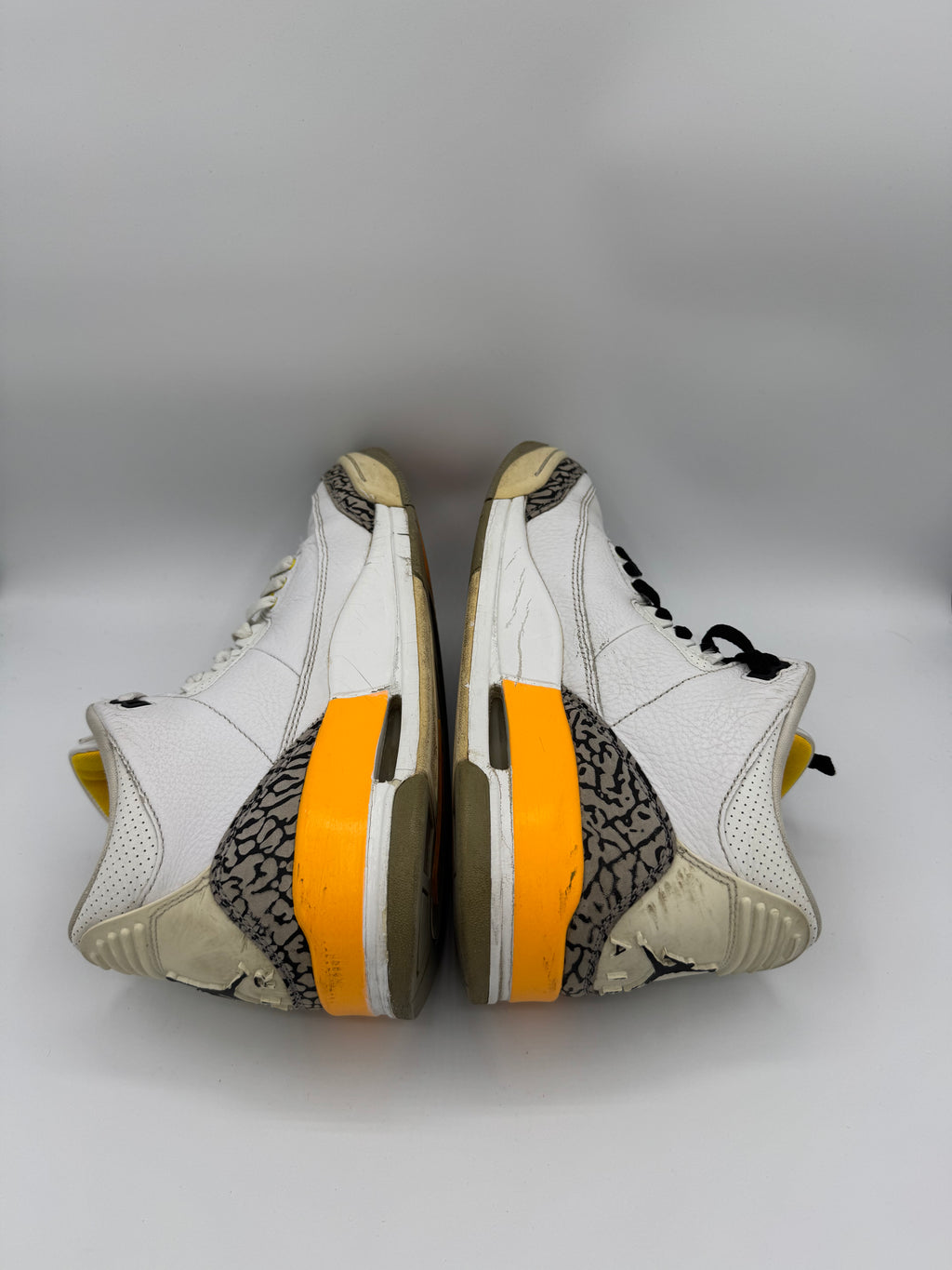 Jordan 3 Retro Laser Orange - 42,5Eu (USED)