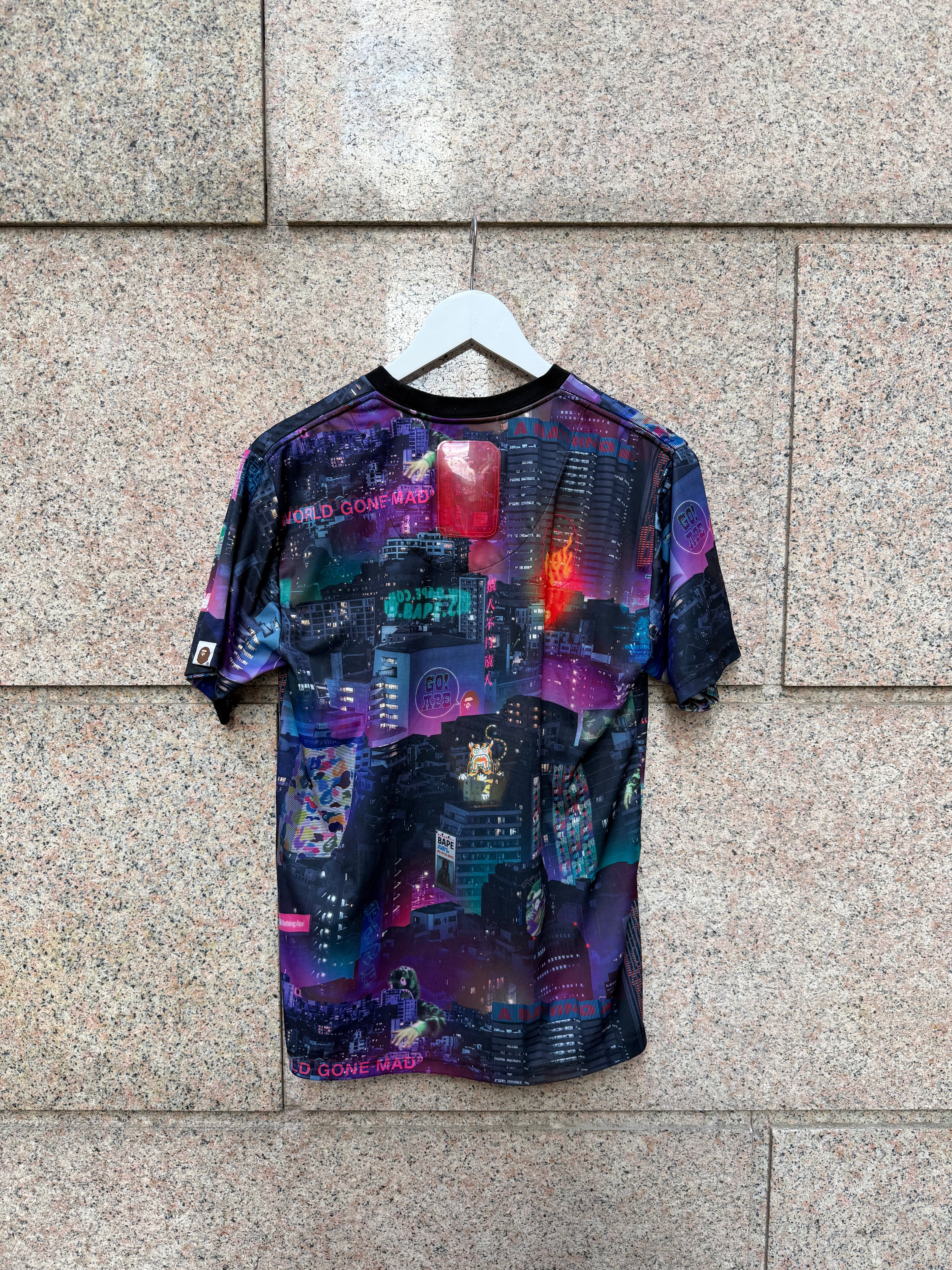 A Bathing Ape Bape World Gone Mad Tee - M (USED)