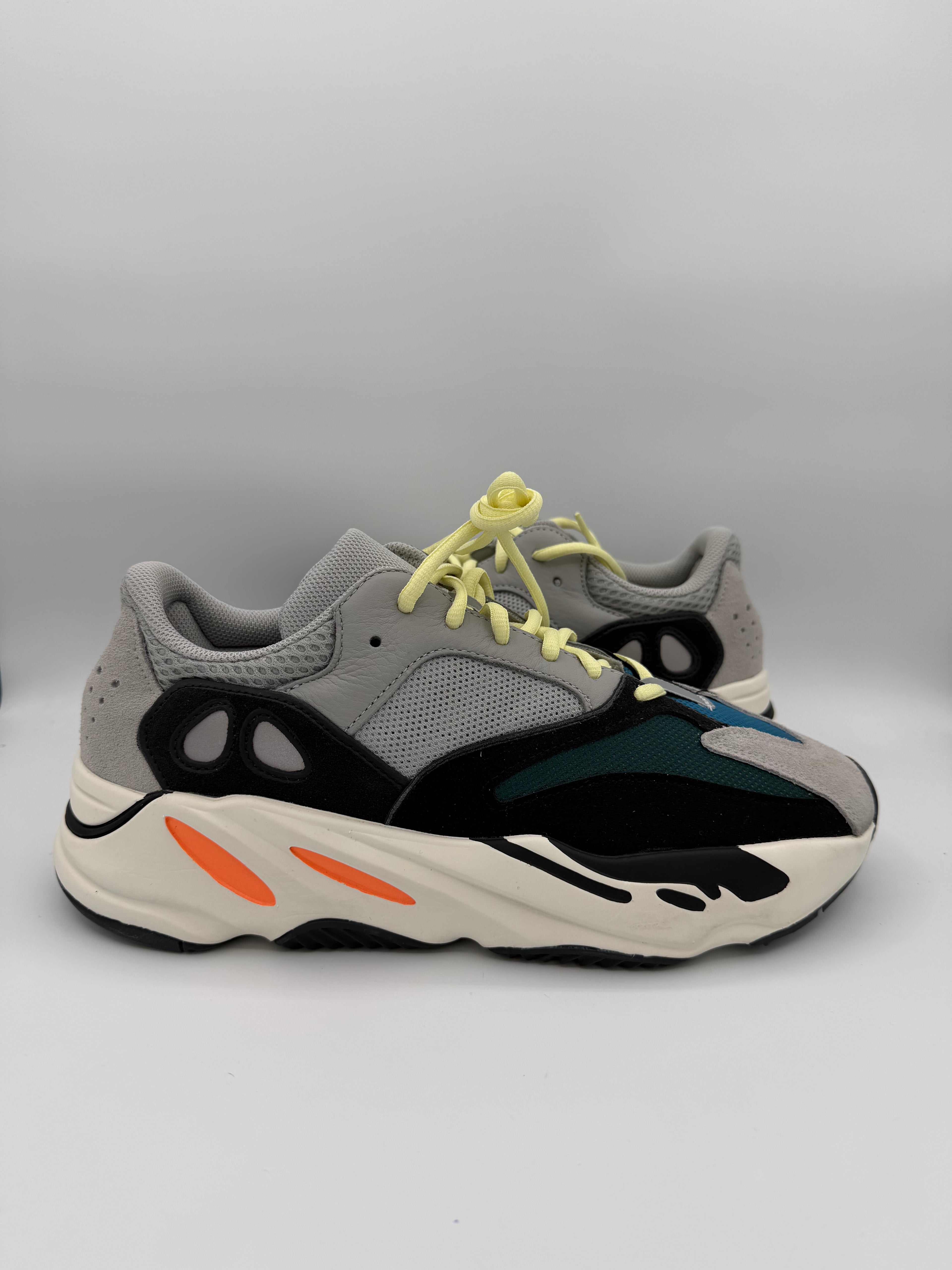 Yeezy Boost 700 Wave Runner - 45Eu (USED)