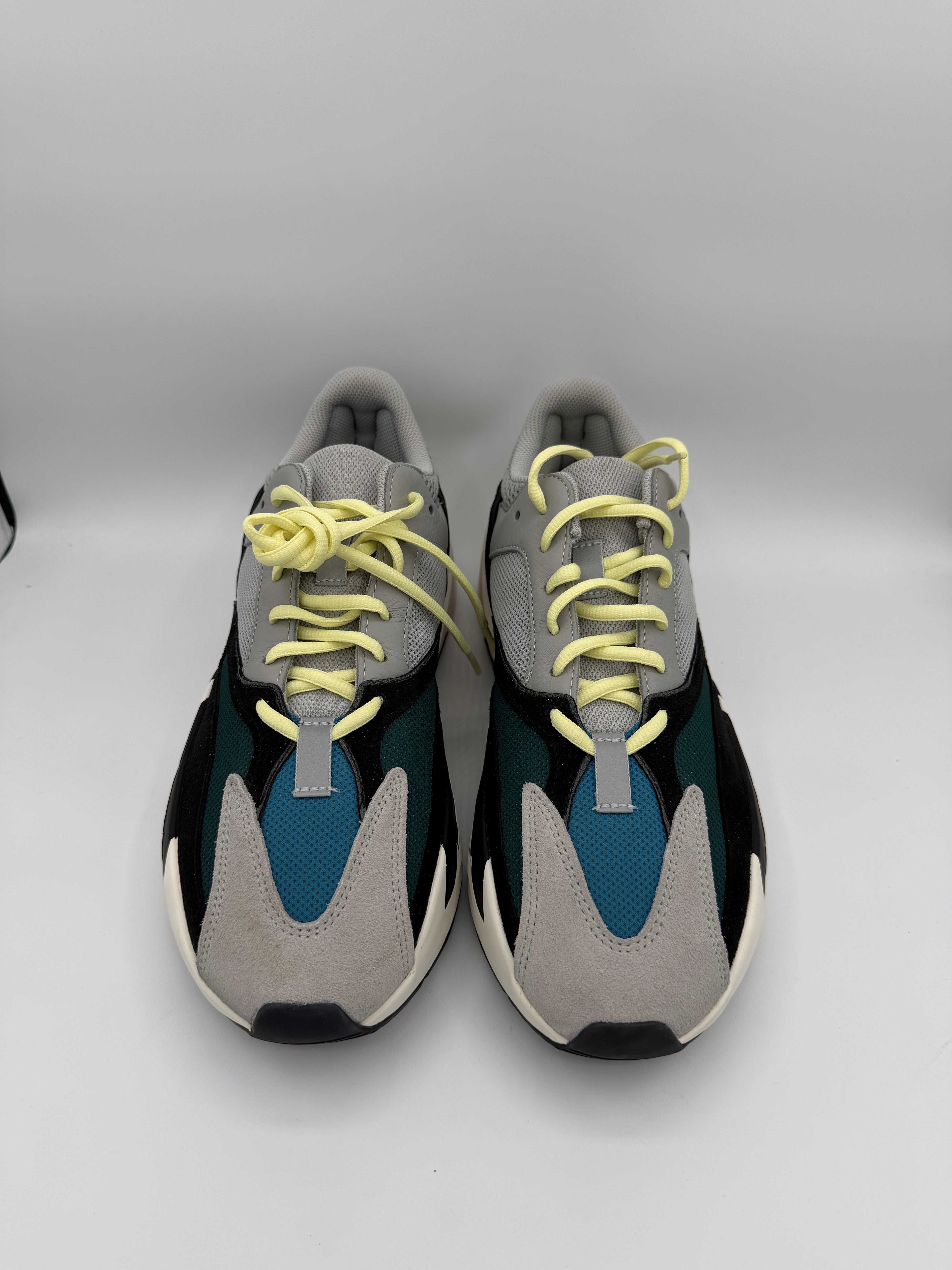 Yeezy Boost 700 Wave Runner - 45Eu (USED)