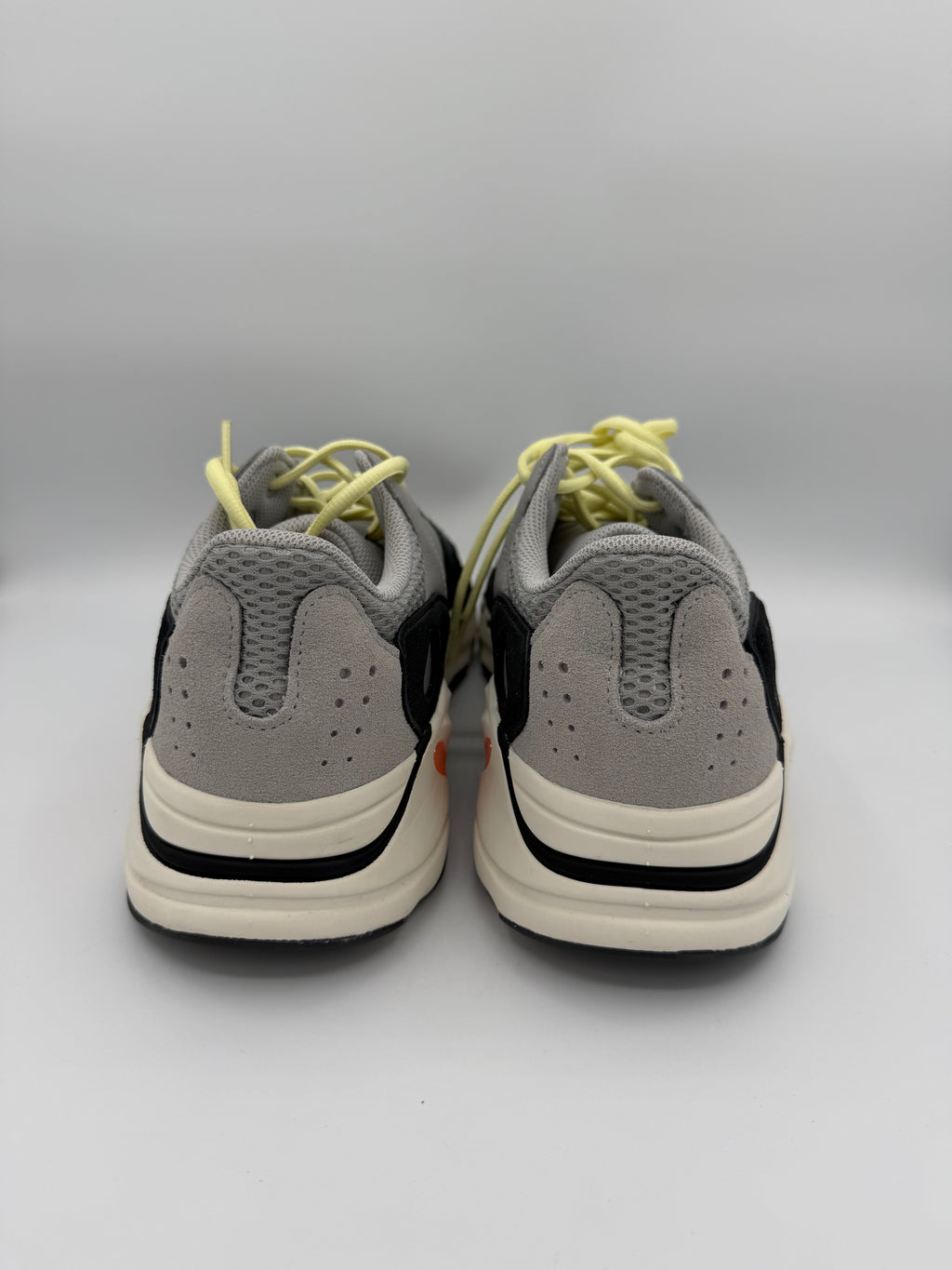 Yeezy Boost 700 Wave Runner - 45Eu (USED)