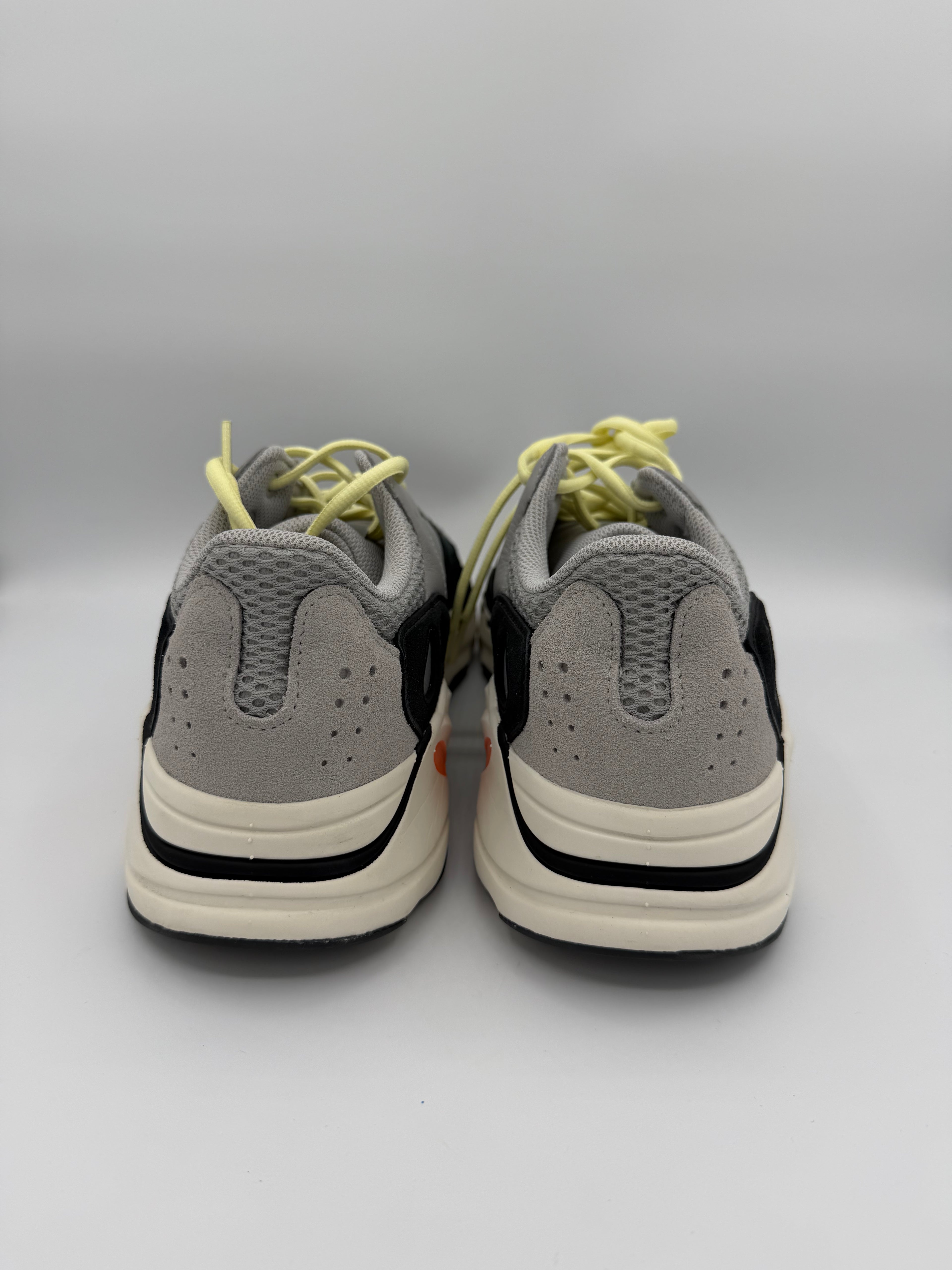 Yeezy Boost 700 Wave Runner - 45Eu (USED)