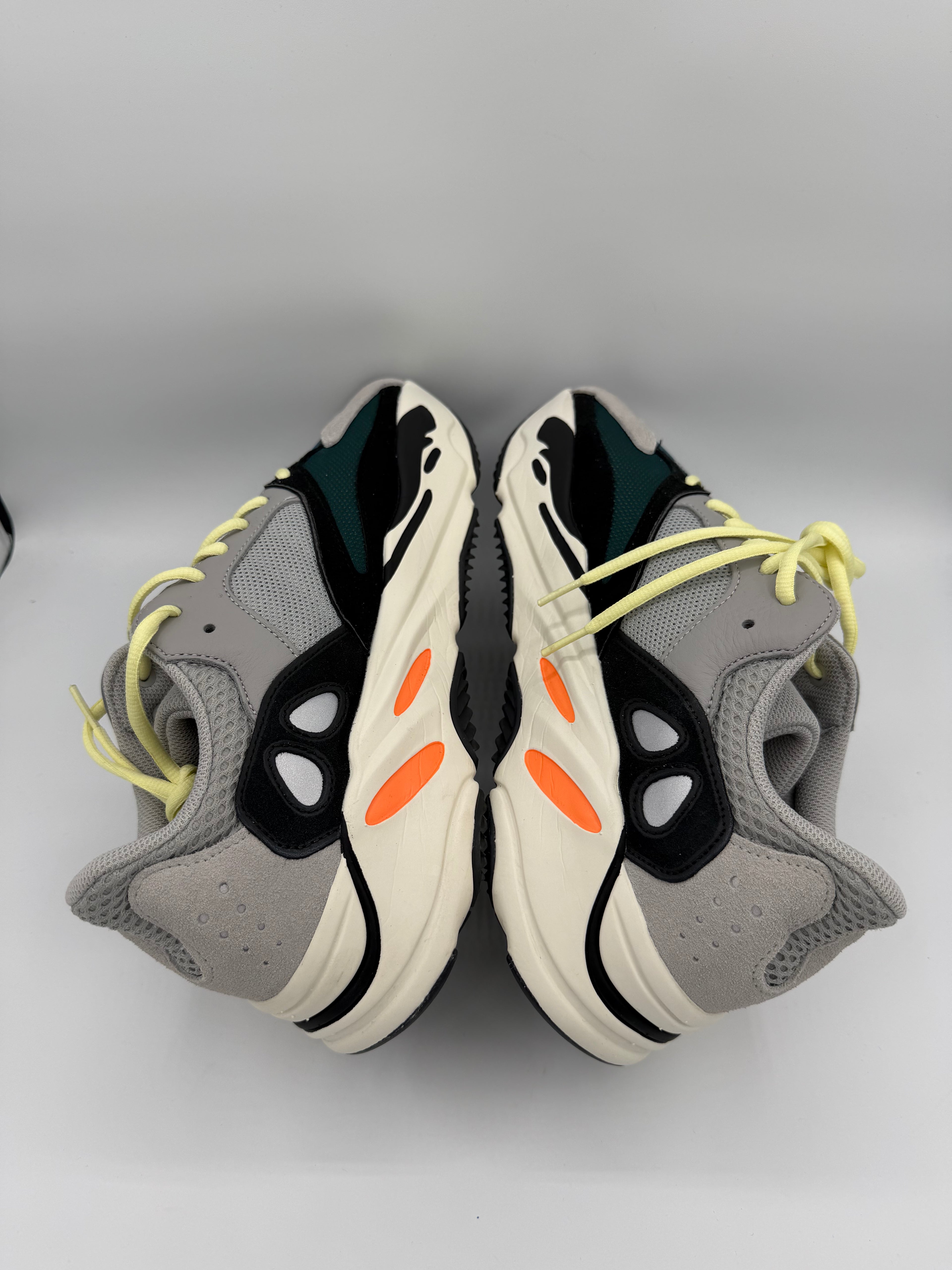 Yeezy Boost 700 Wave Runner - 45Eu (USED)