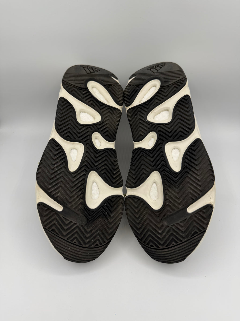 Yeezy Boost 700 Wave Runner - 45Eu (USED)