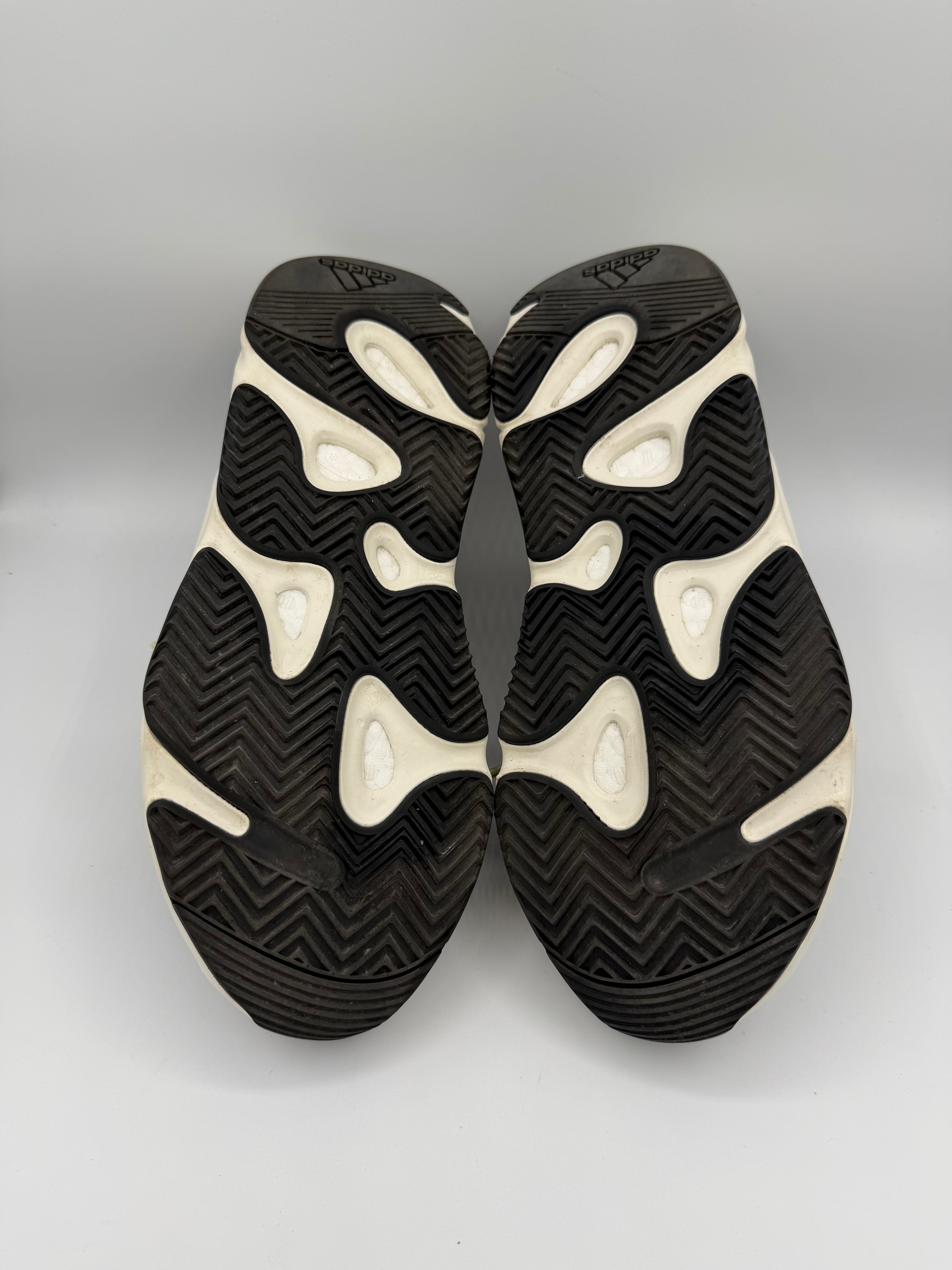 Yeezy Boost 700 Wave Runner - 45Eu (USED)