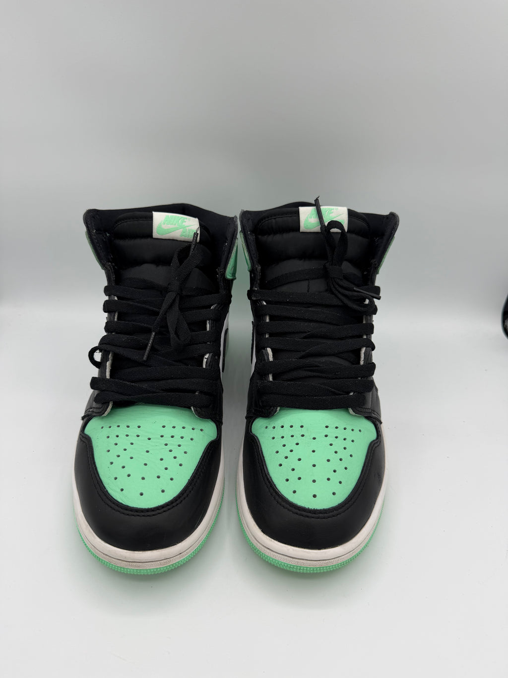Jordan 1 Retro High OG Green Glow - 44Eu (USED)