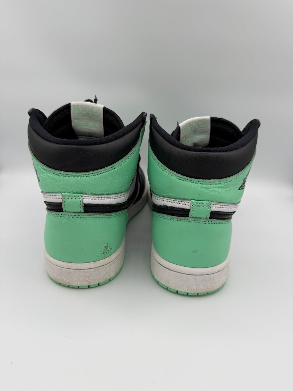 Jordan 1 Retro High OG Green Glow - 44Eu (USED)