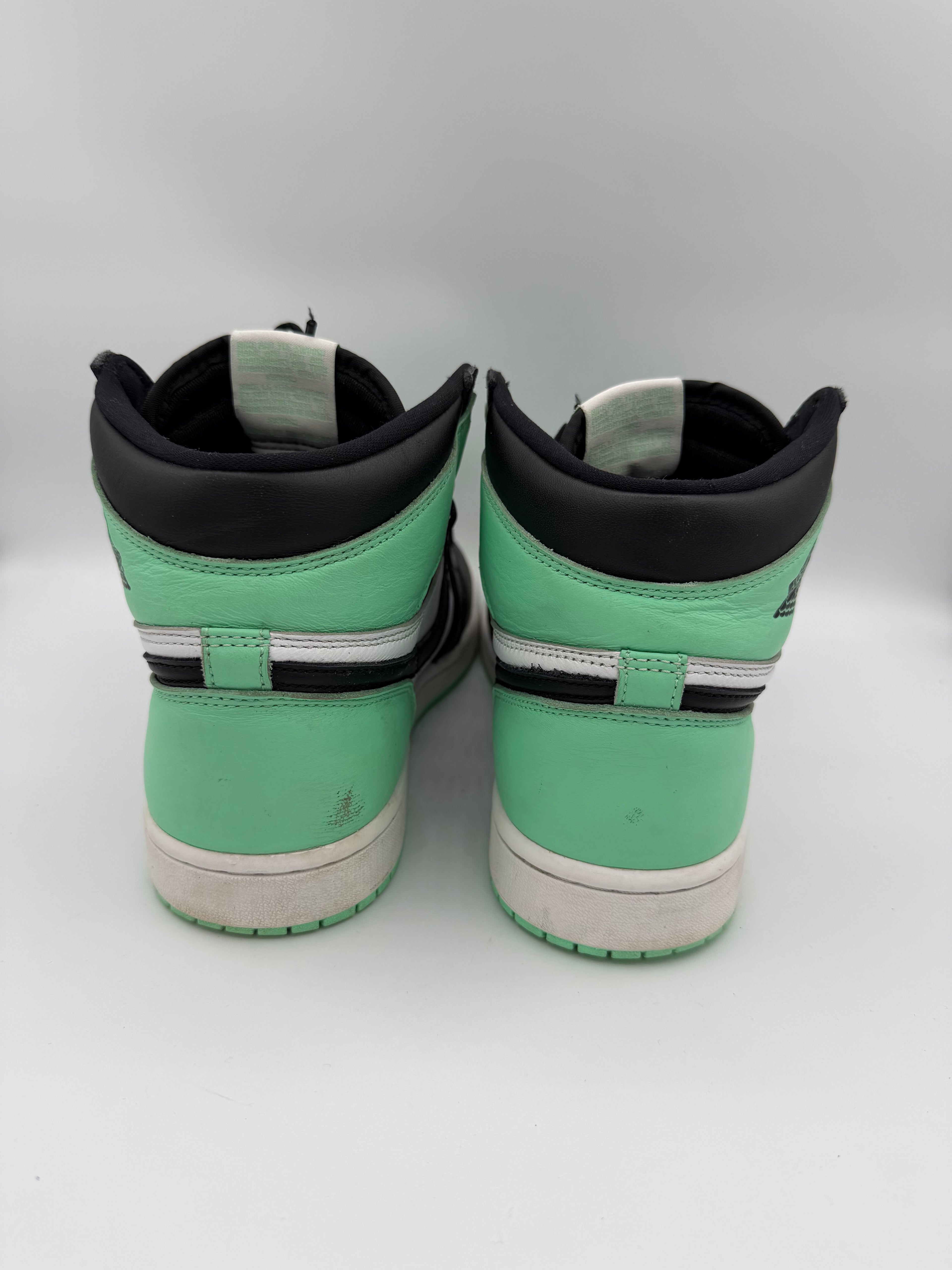 Jordan 1 Retro High OG Green Glow - 44Eu (USED)