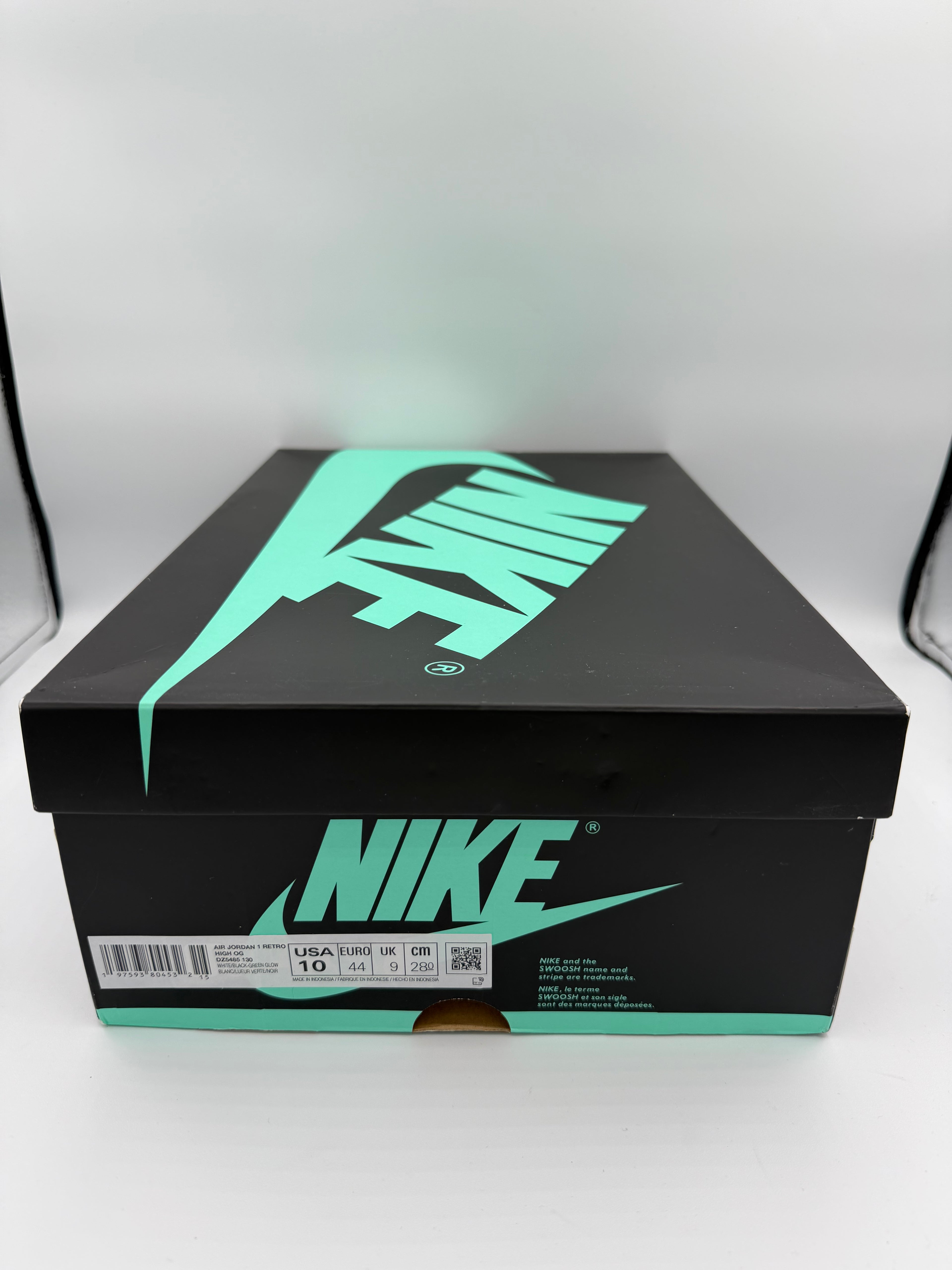 Jordan 1 Retro High OG Green Glow - 44Eu (USED)