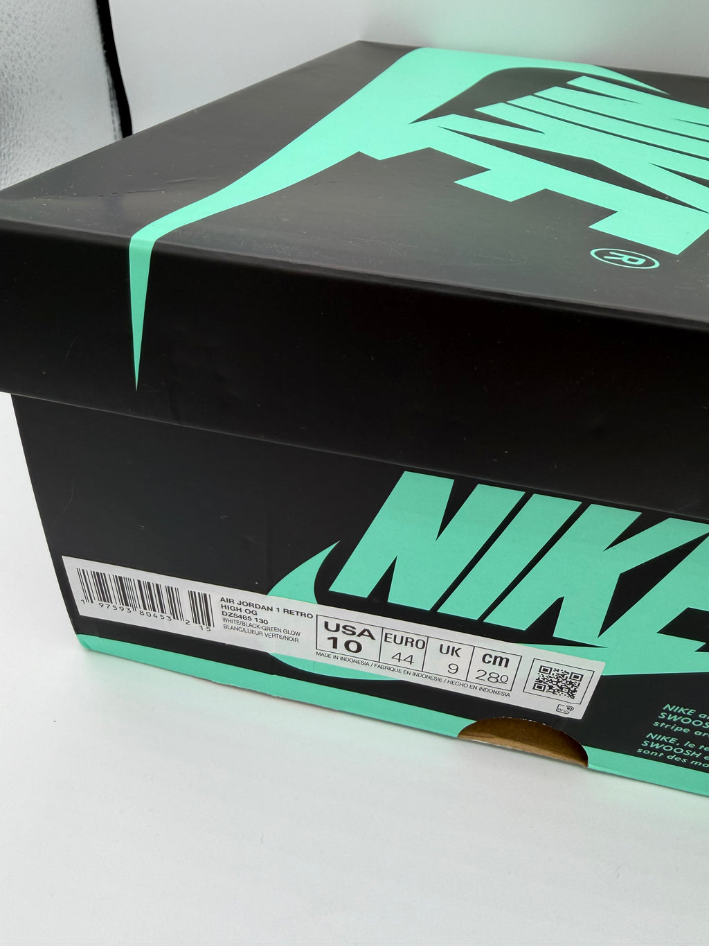 Jordan 1 Retro High OG Green Glow - 44Eu (USED)