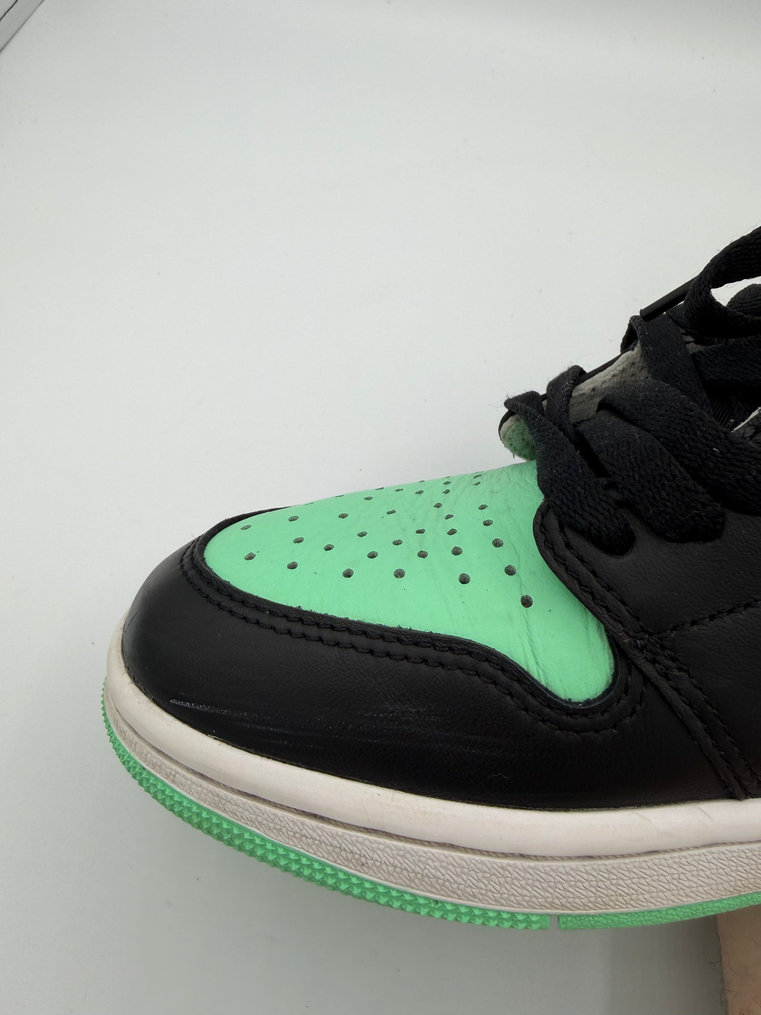 Jordan 1 Retro High OG Green Glow - 44Eu (USED)