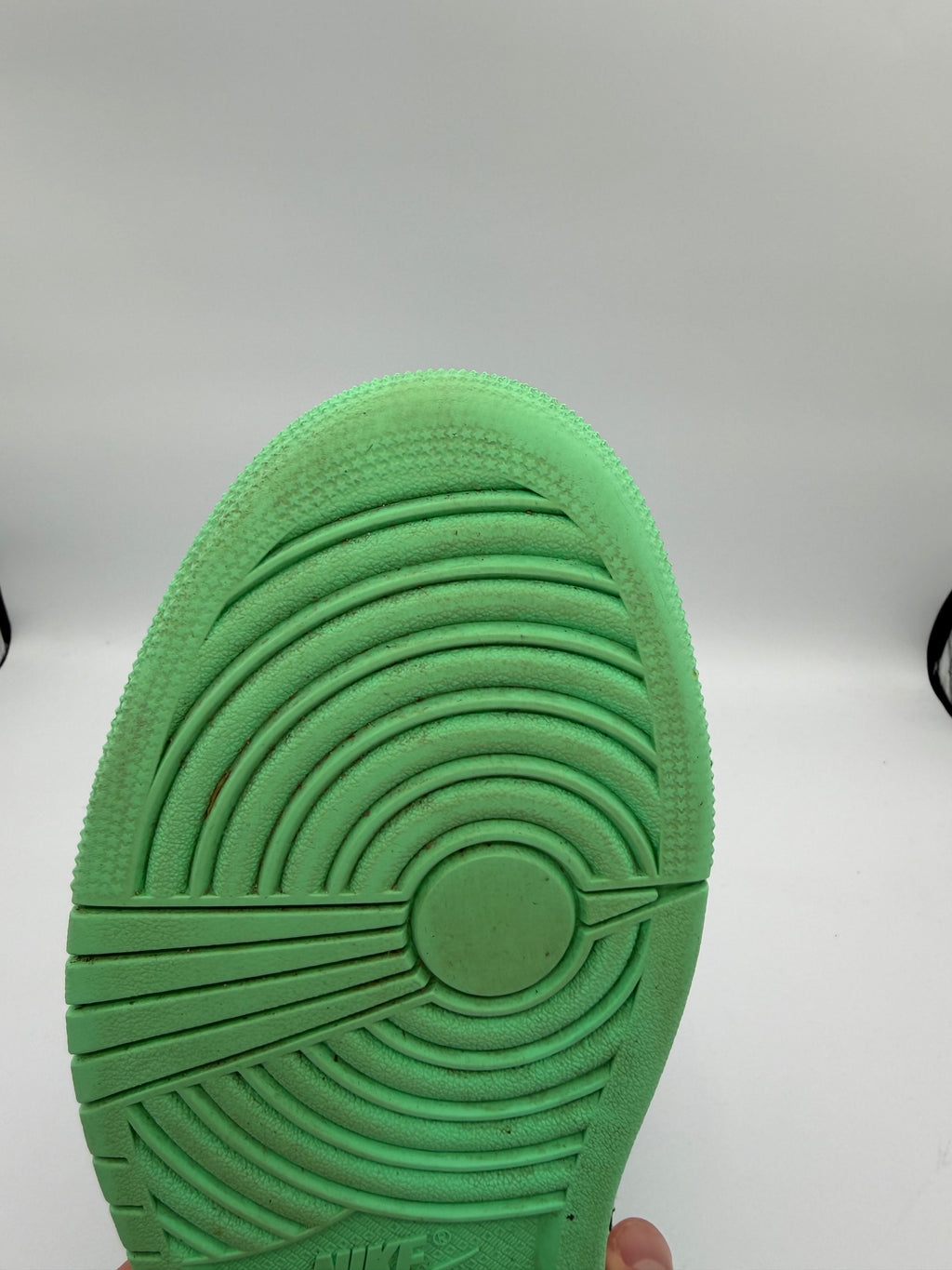 Jordan 1 Retro High OG Green Glow - 44Eu (USED)