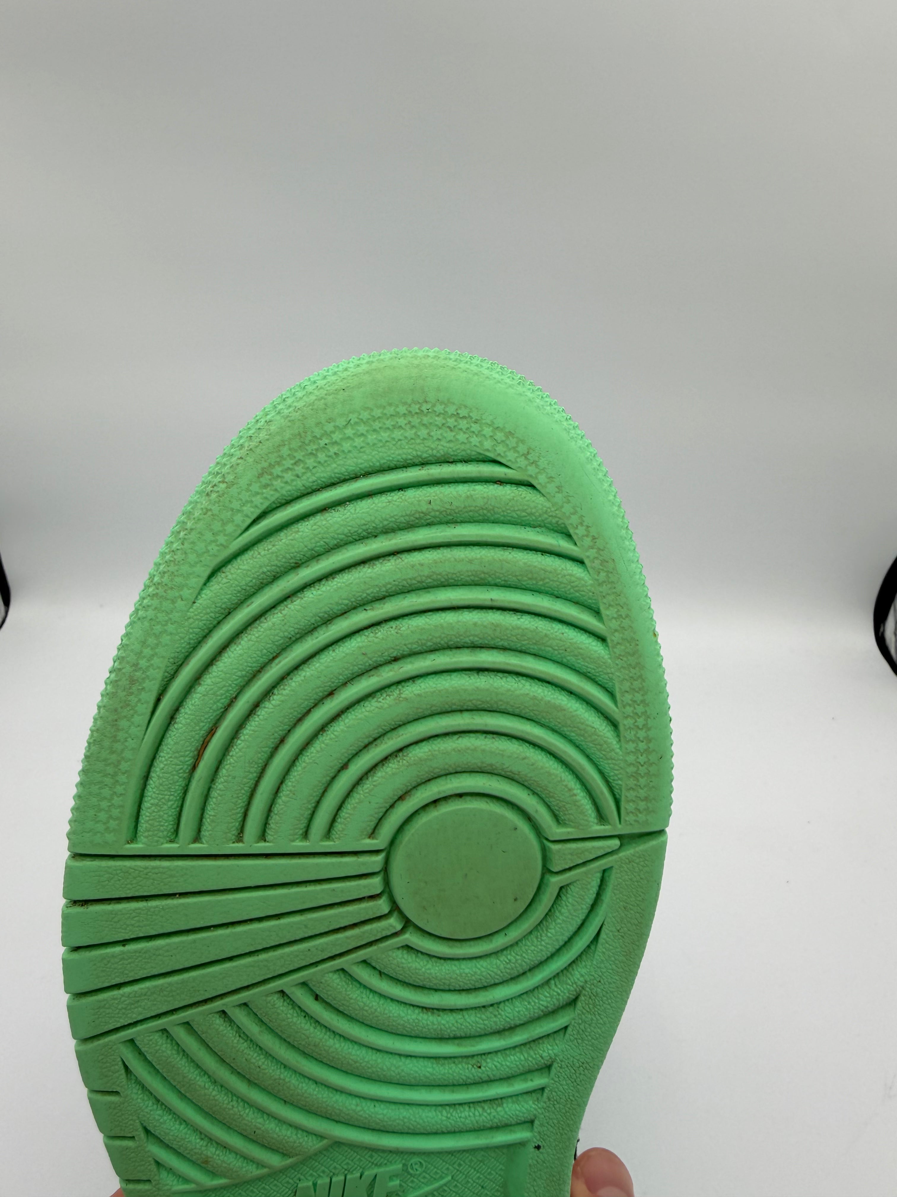 Jordan 1 Retro High OG Green Glow - 44Eu (USED)