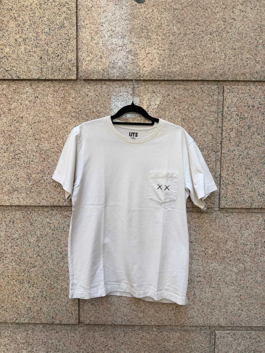 Kaws X Uniqlo X Sesame Street Tee White - M (USED)