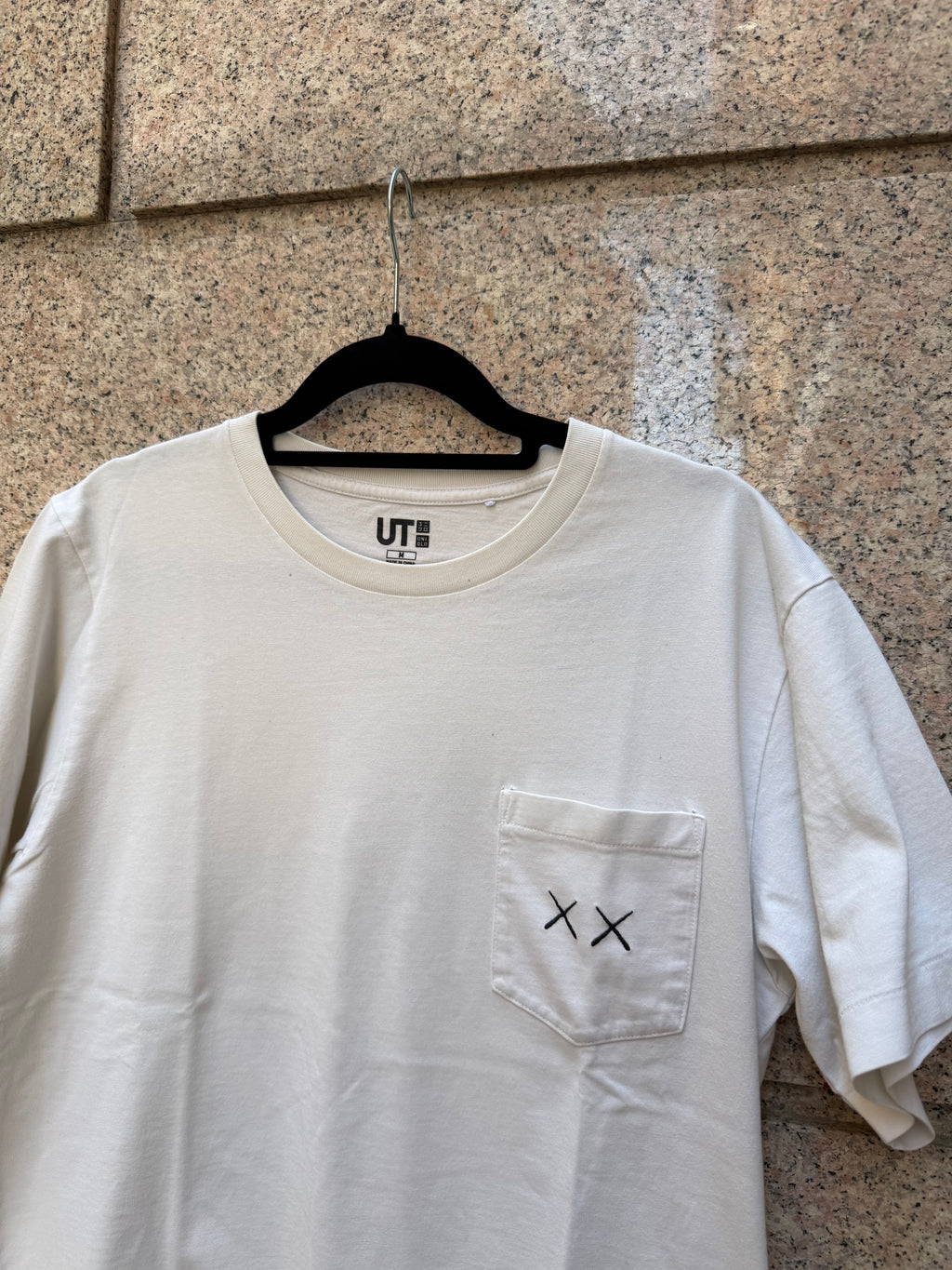 Kaws X Uniqlo X Sesame Street Tee White - M (USED)