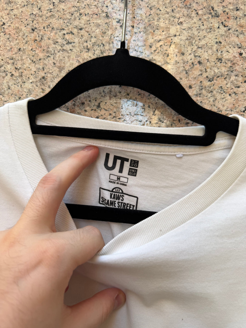 Kaws X Uniqlo X Sesame Street Tee White - M (USED)