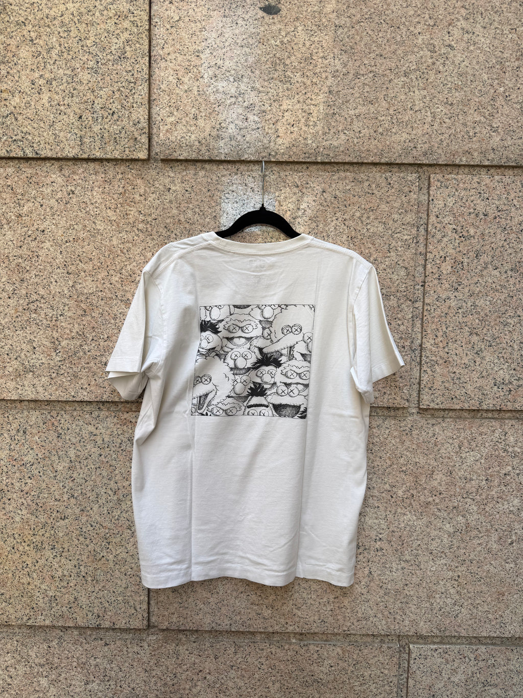 Kaws X Uniqlo X Sesame Street Tee White - M (USED)