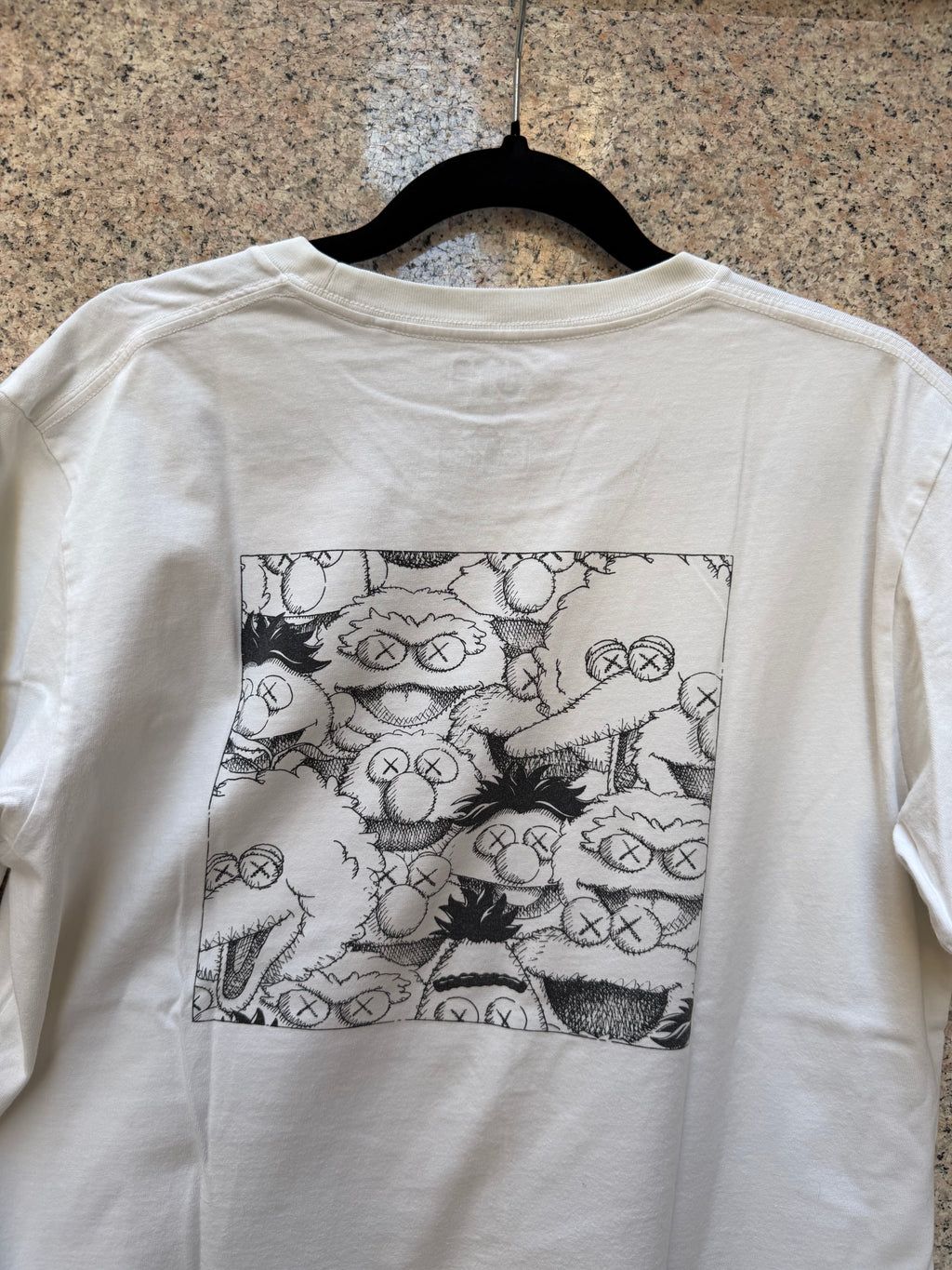 Kaws X Uniqlo X Sesame Street Tee White - M (USED)