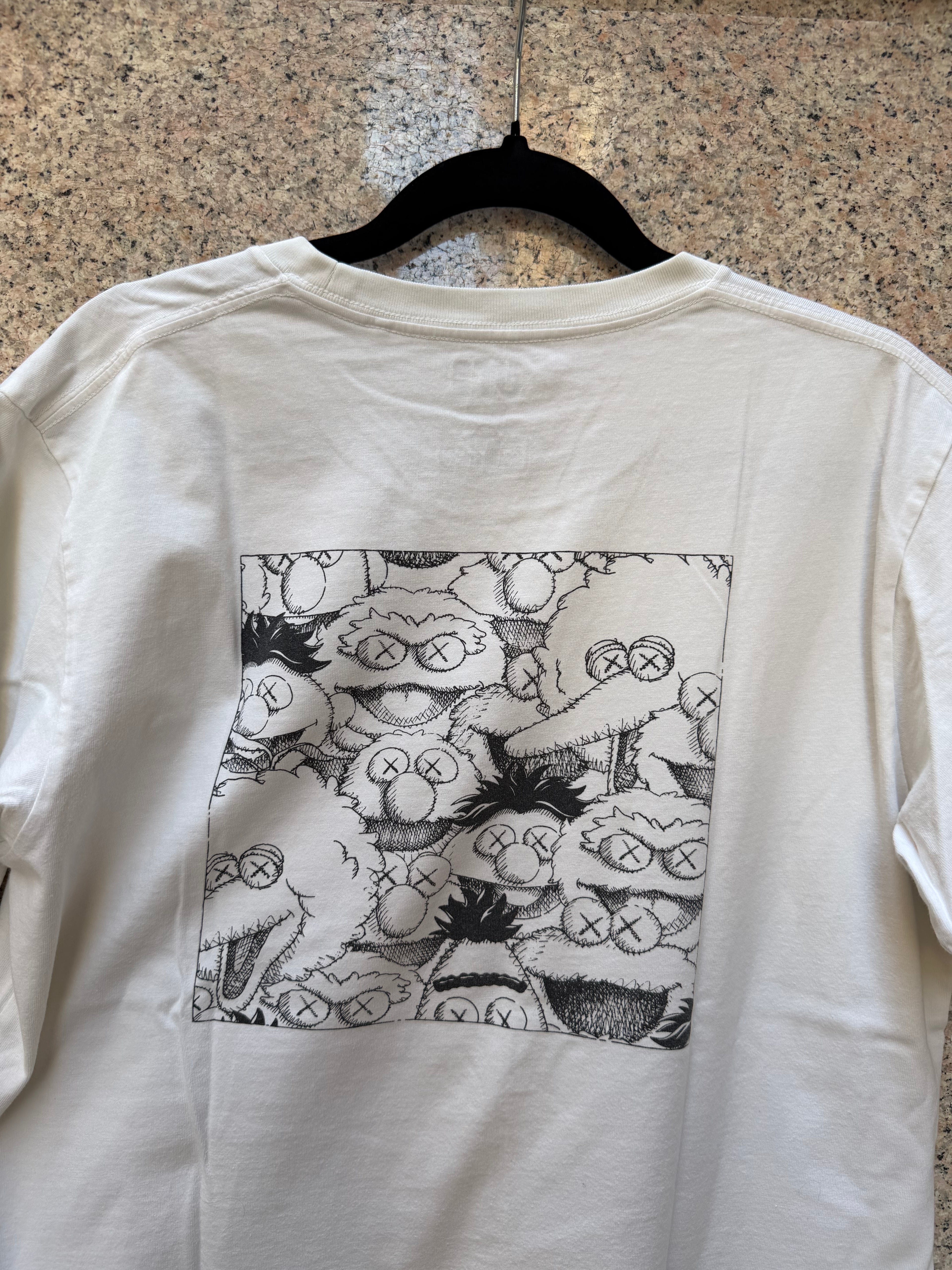Kaws X Uniqlo X Sesame Street Tee White - M (USED)