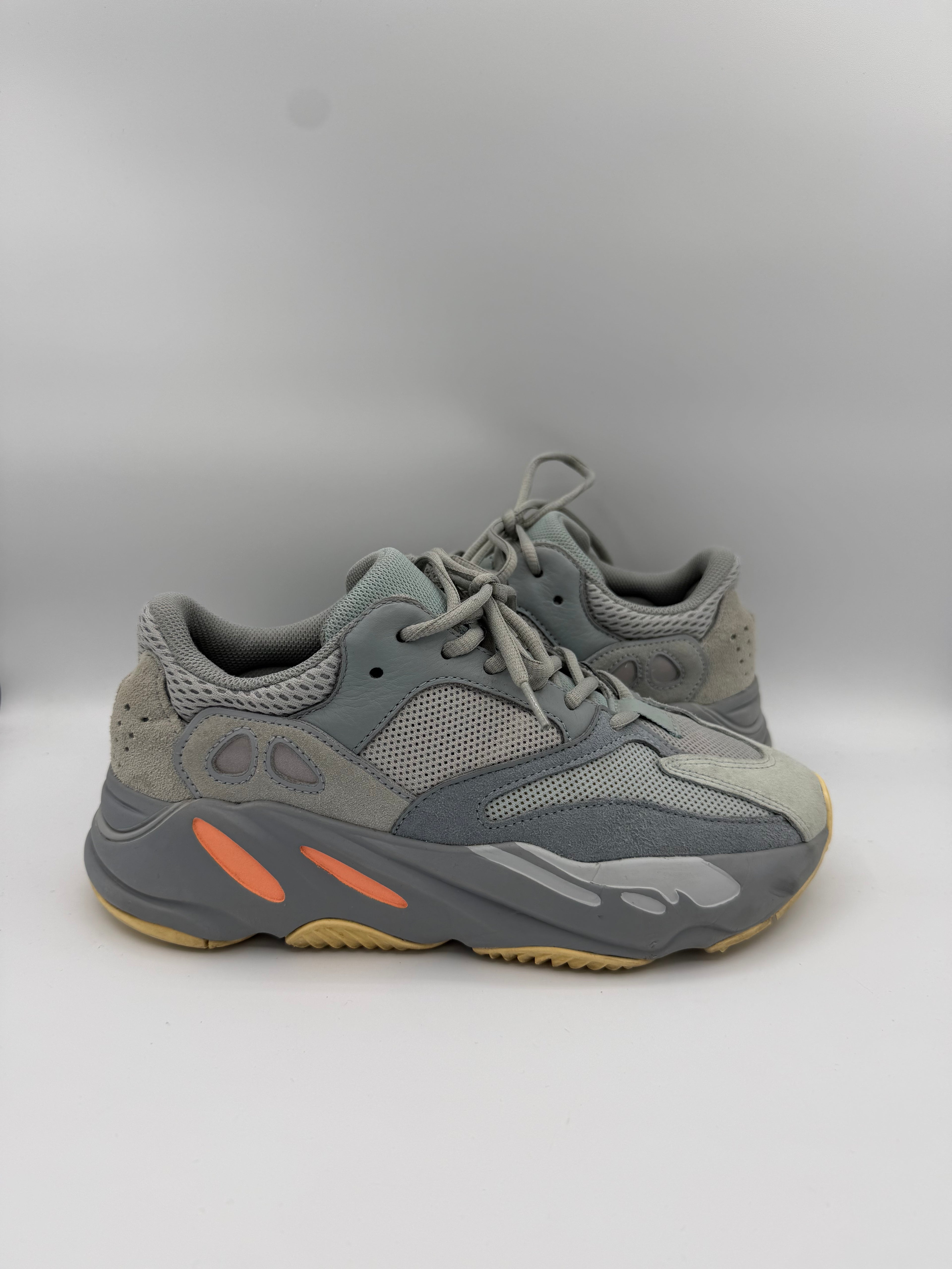 Yeezy Boost 700 Inertia - 40,5Eu (USED)