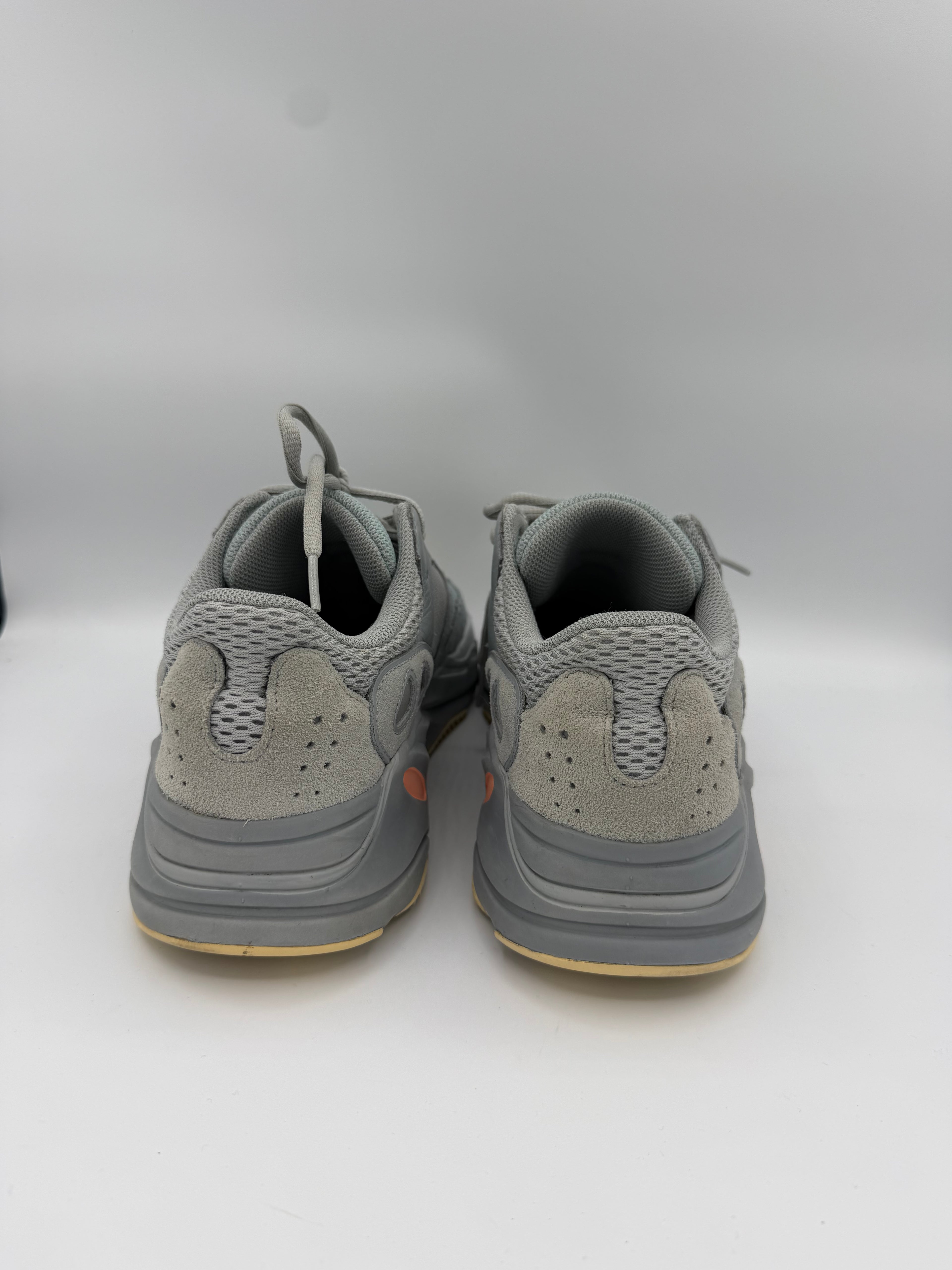 Yeezy Boost 700 Inertia - 40,5Eu (USED)