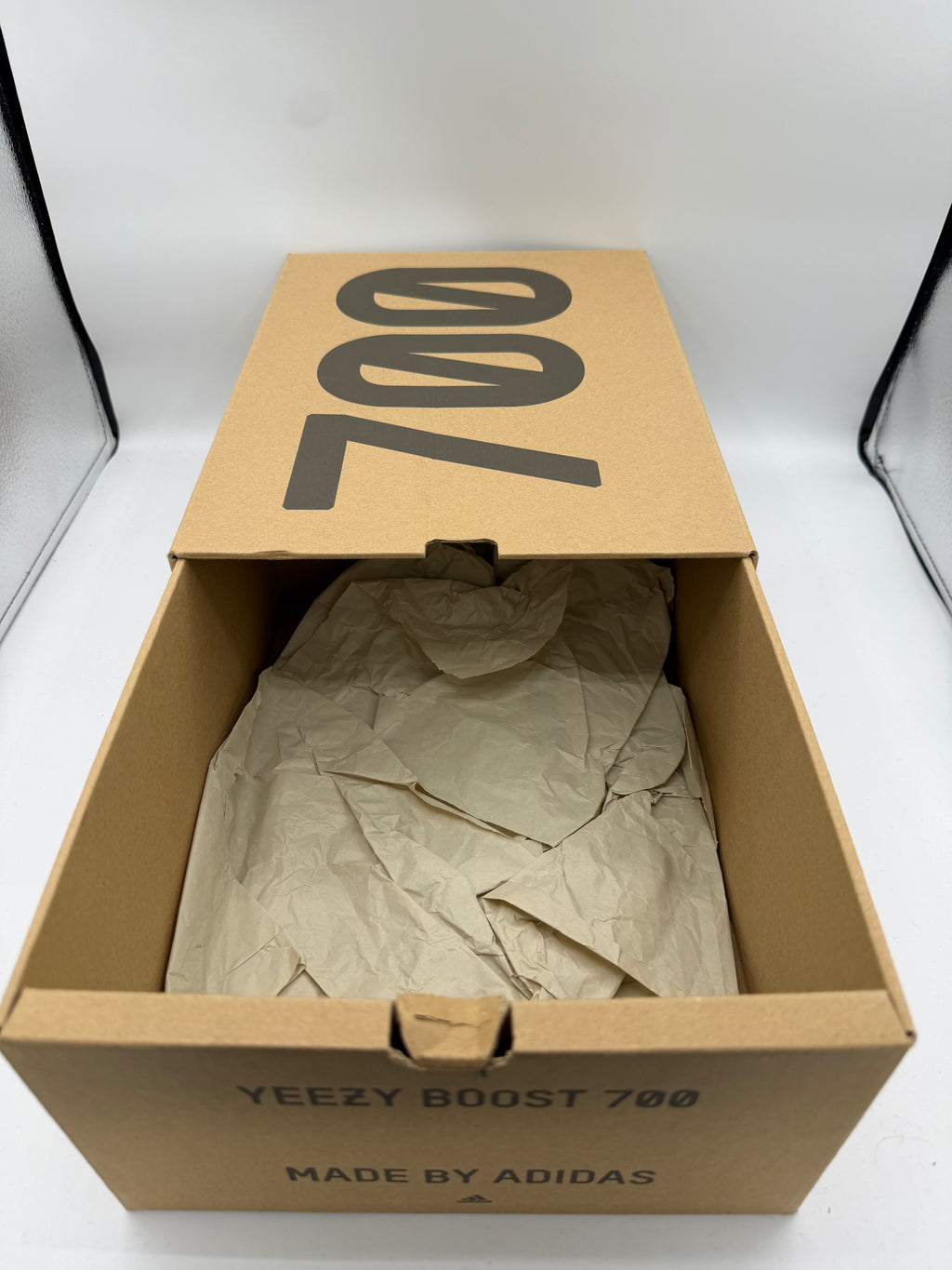 Yeezy Boost 700 Inertia - 40,5Eu (USED)