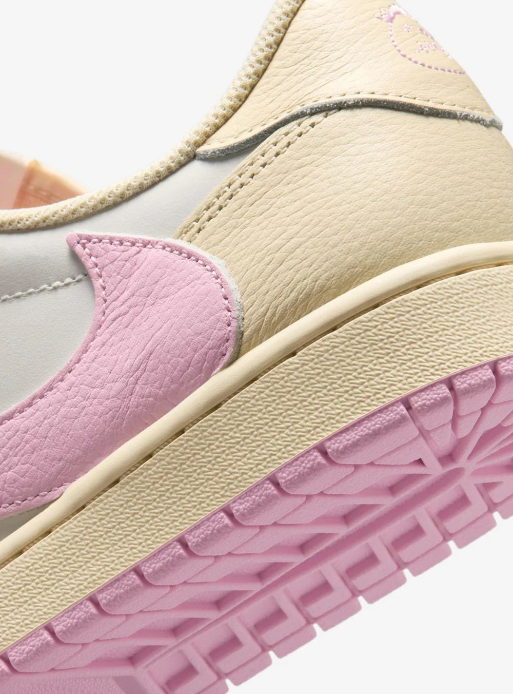 Jordan 1 Retro Low OG SP Travis Scott Shy Pink